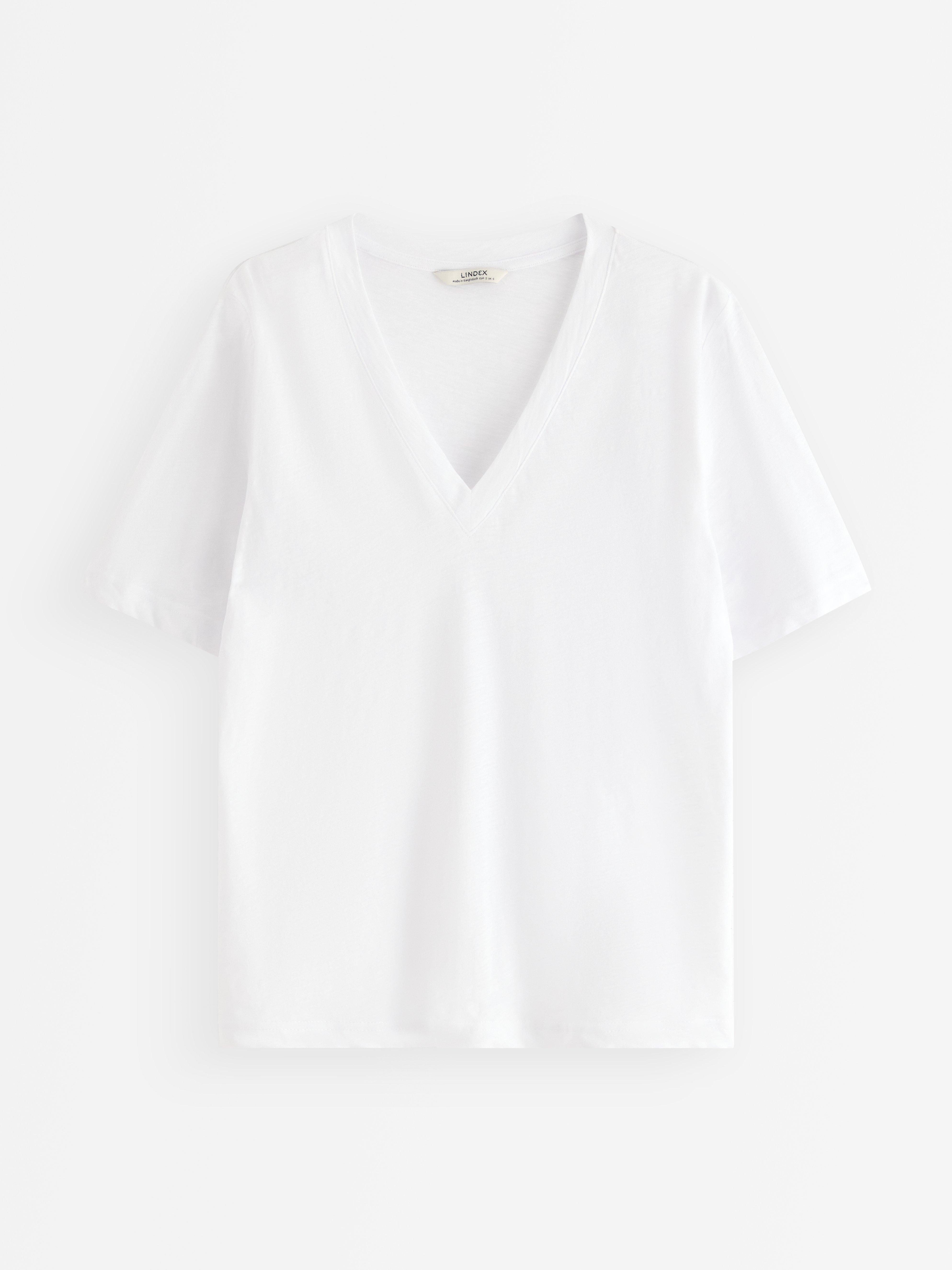 Camiseta blanca con cuello en V