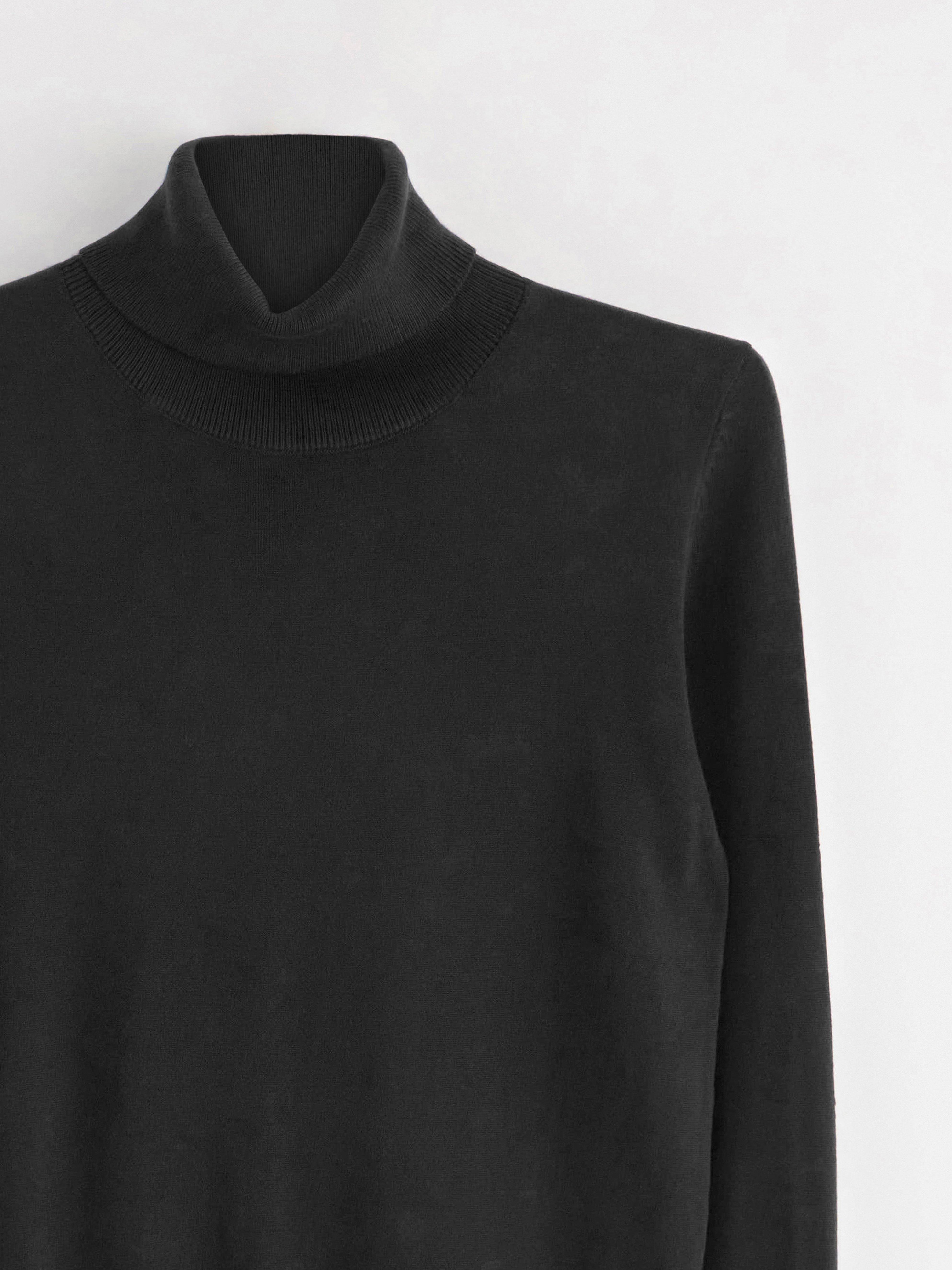 Finstrikket poloshirt, sort