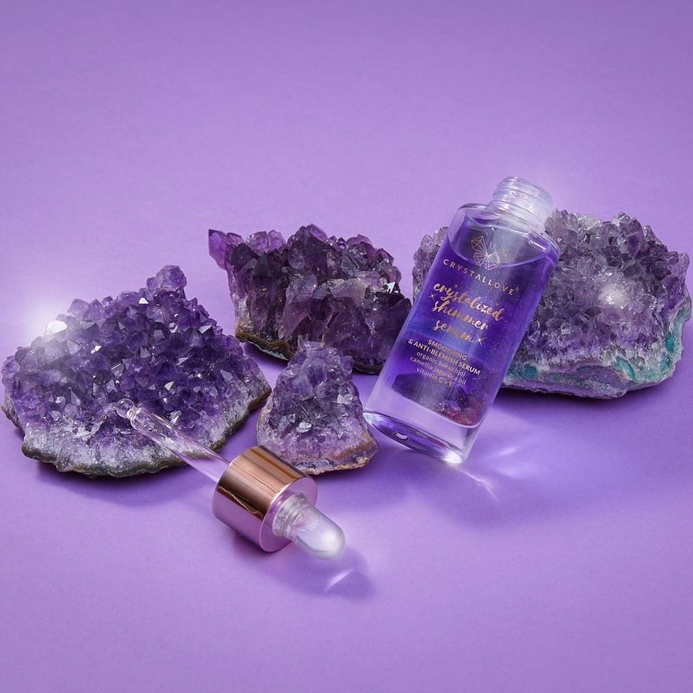 „Crystallove“ drėkinamasis serumas su ametisto blizgesiu – 30 ml