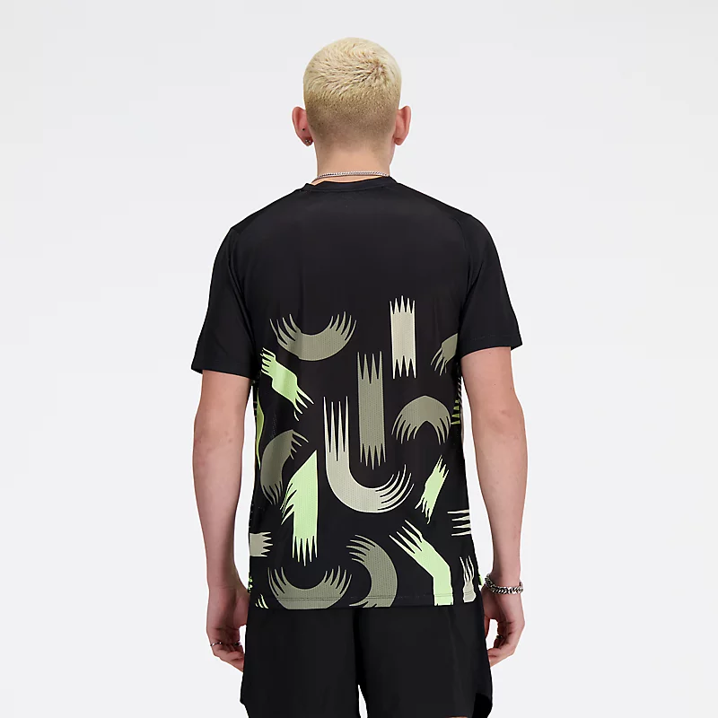 Camiseta masculina NB Athletics Run London Edition – PRETA E MULTIPLETA