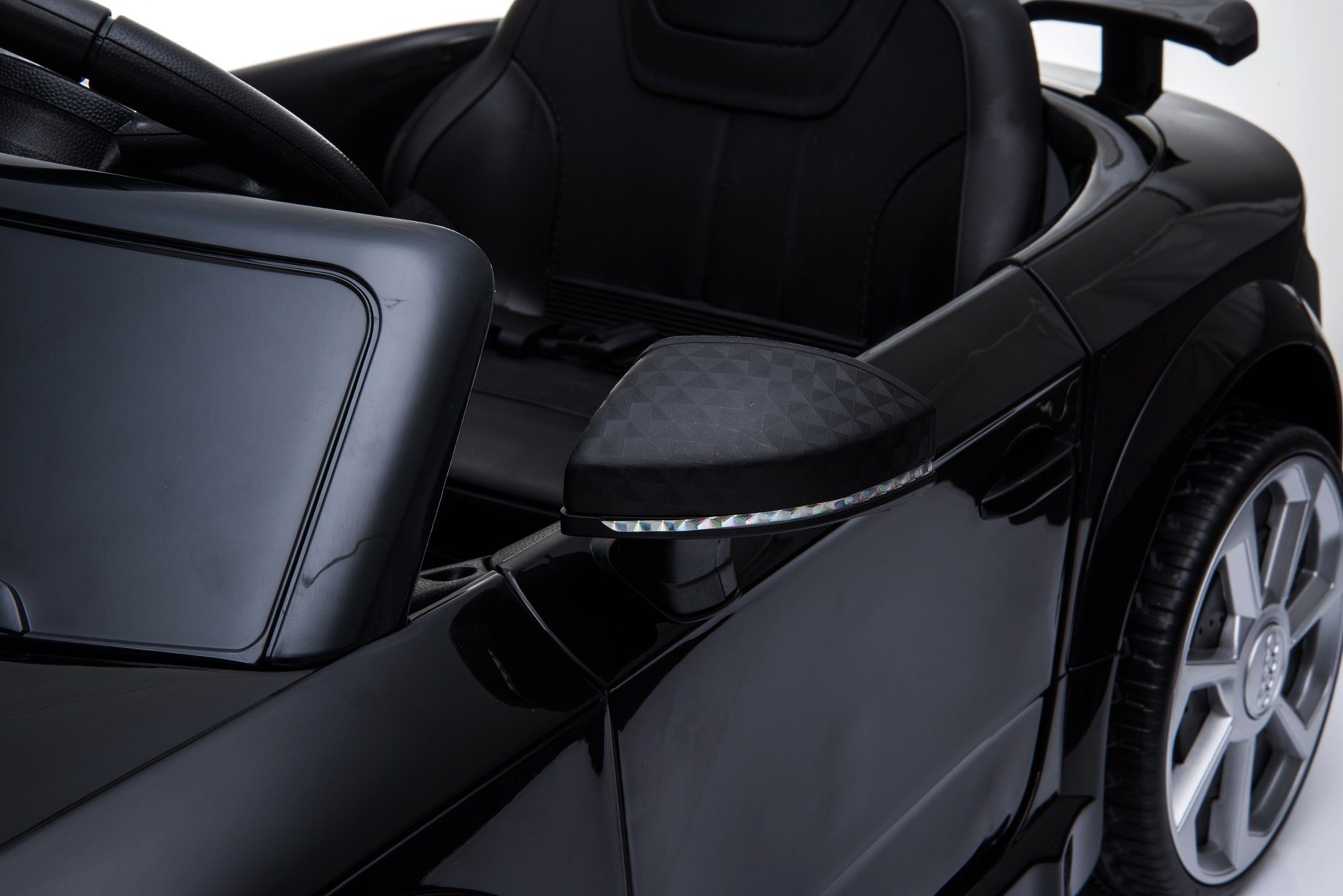 Hračkářství Elektrické dětské autíčko Audi TT RS Cabrio s dálkovým ovládáním, USB a MP3, 2x30W, nosnost 35 kg