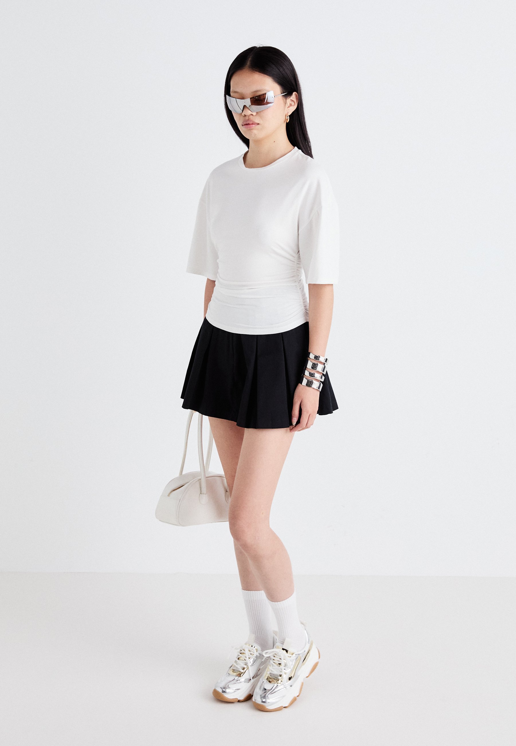 T-shirt froncé doux au toucher Gina Tricot - T-shirt basique - blanc cassé