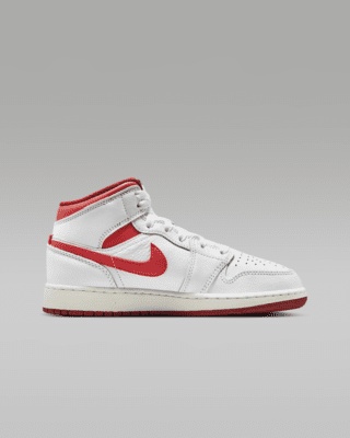 Air Jordan 1 Mid SE Older Kids' Shoes