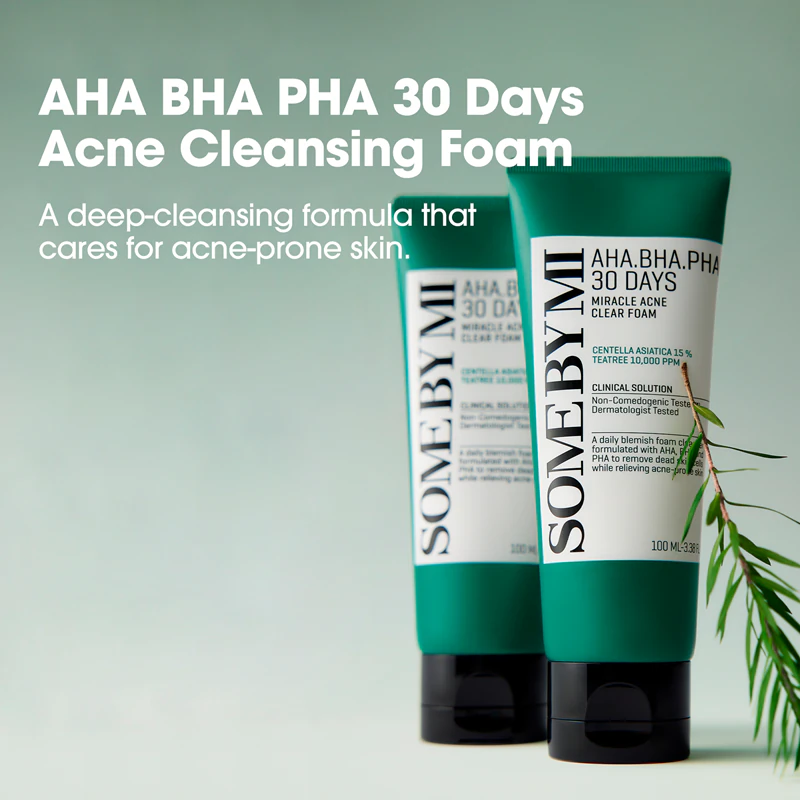 Espuma de limpeza profunda Some By Mi AHA∙BHA∙PHA 30 Days Miracle Acne Clear para pele com problemas.