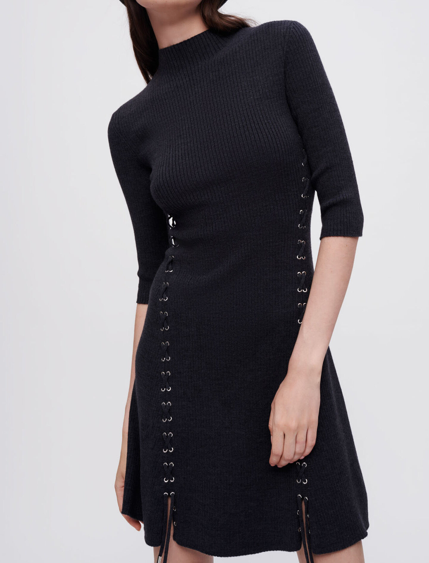 Rochie tricotată cu ochiuri metalice - Gri
