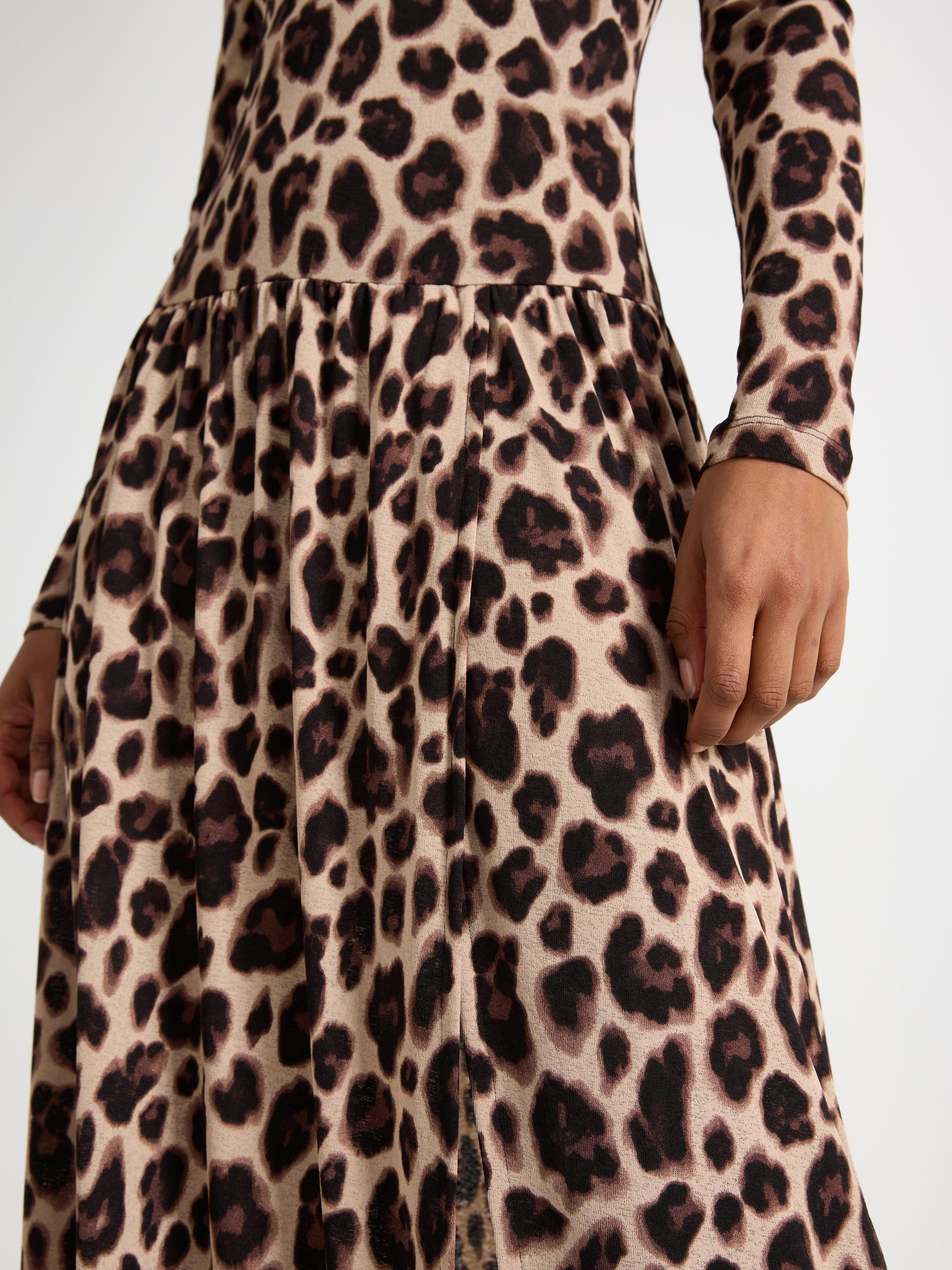 Vestido longo de manga comprida bege