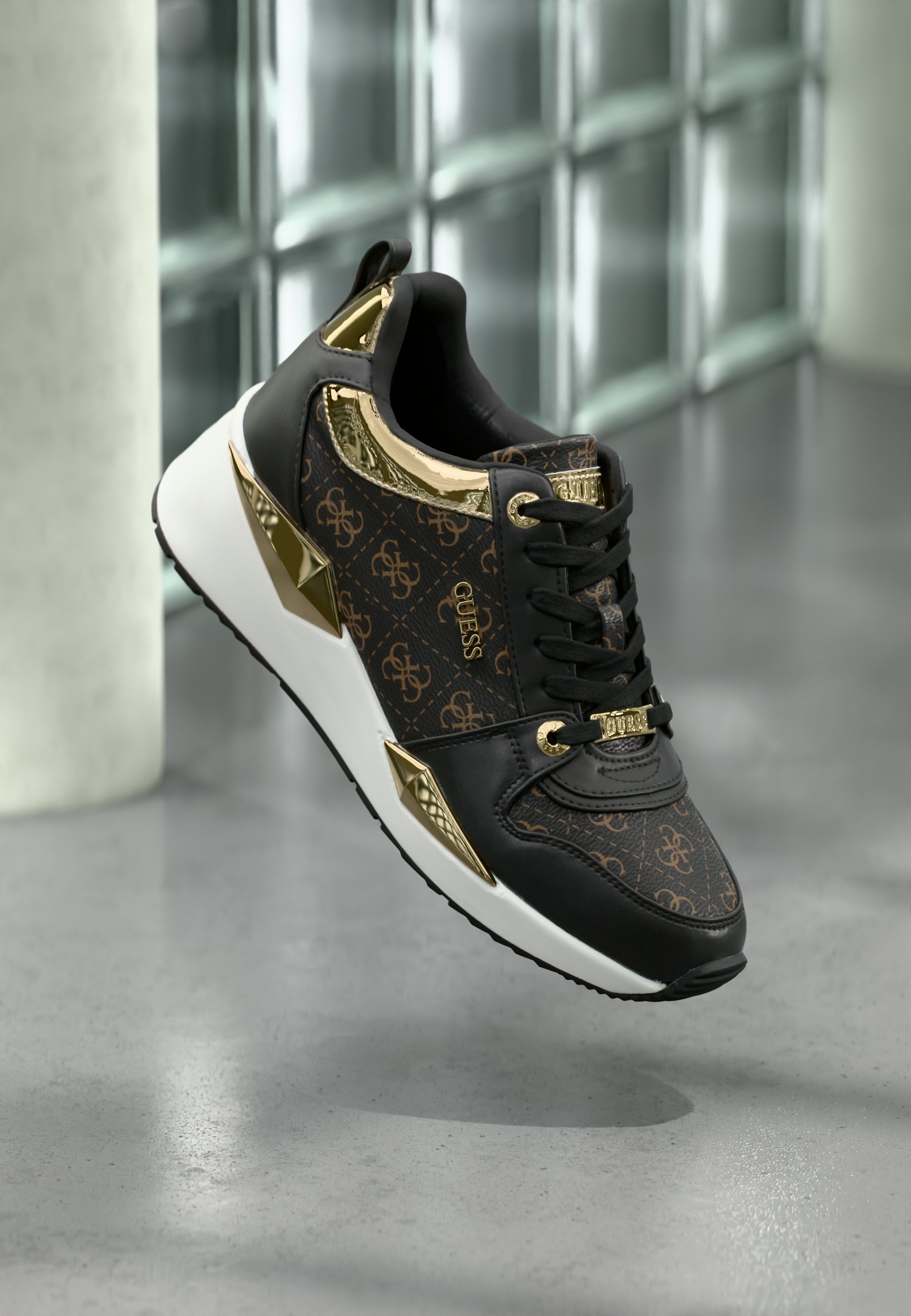 Guess TALLYN - Sneakers - bruin/zwart