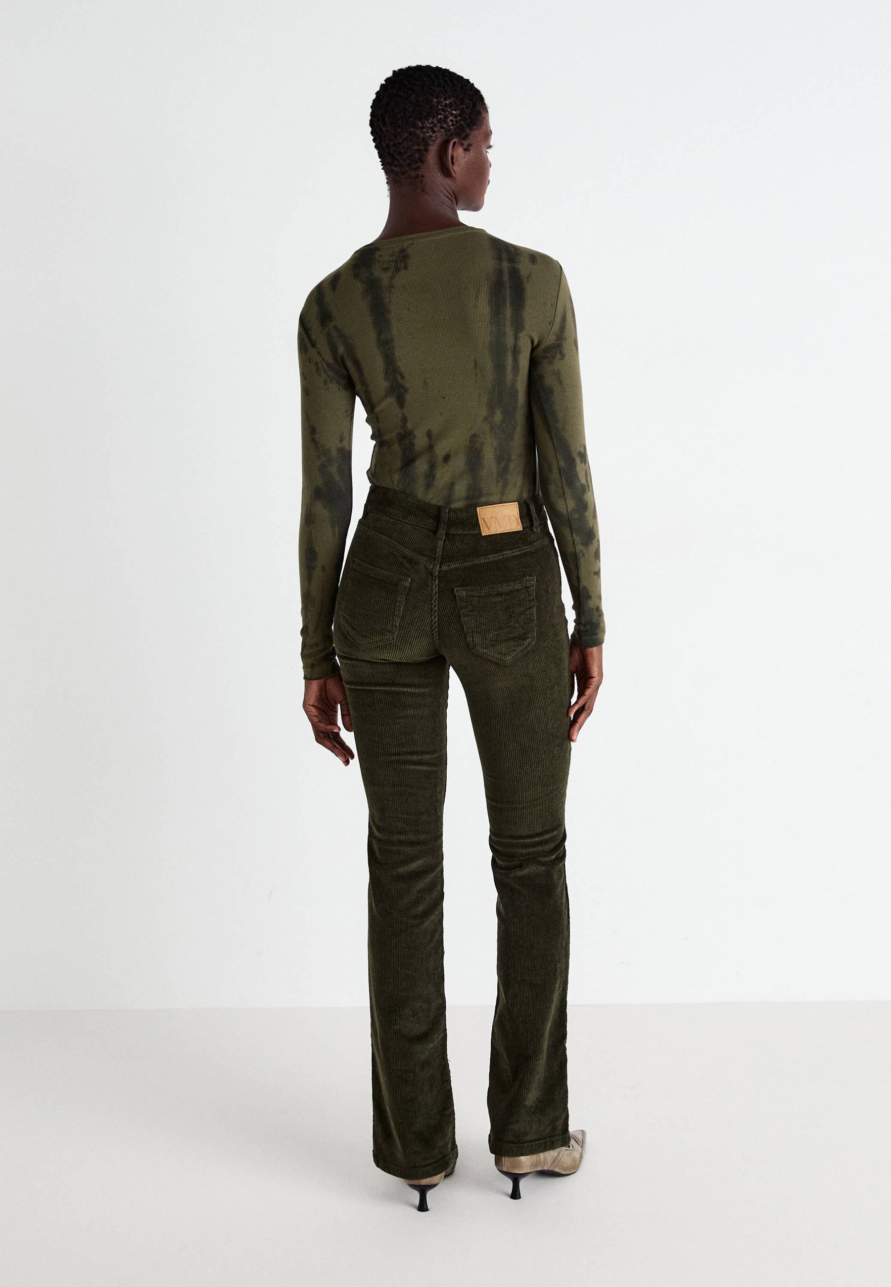 Vero Moda VMFLASH FLARED PANTS - Broek - bosnacht