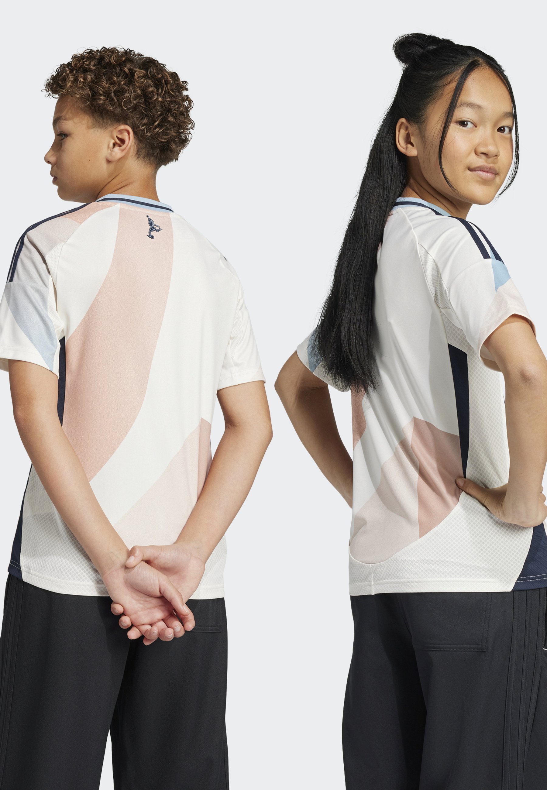 adidas Performance Hiszpania 25 (drużyna kobiet) Wyjazdowy strój reprezentacji narodowej - kredowobiały