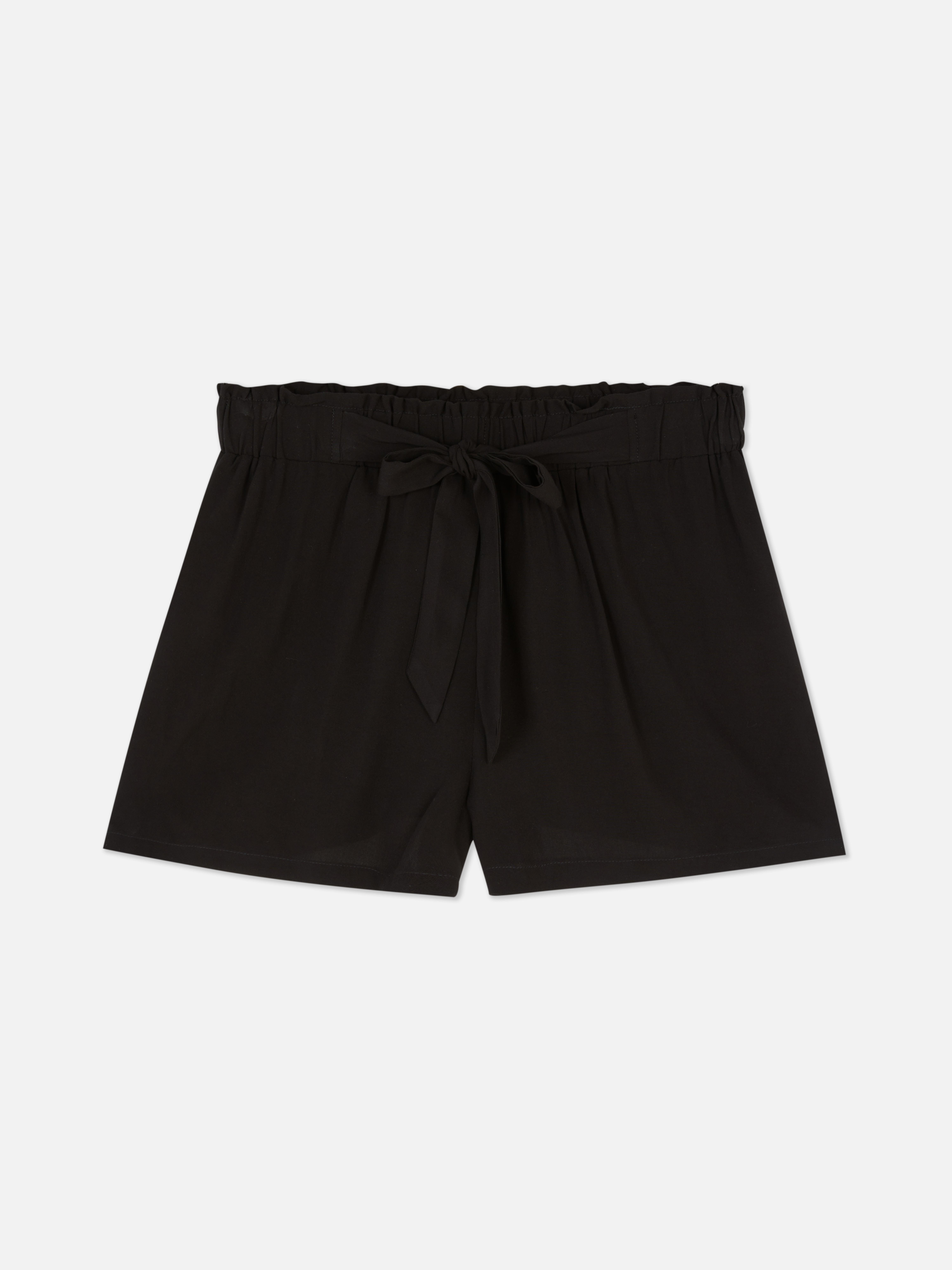 Løstsittende shorts med knytebelte. Du trenger en komfortabel favoritt i sommer, som disse shortsene.