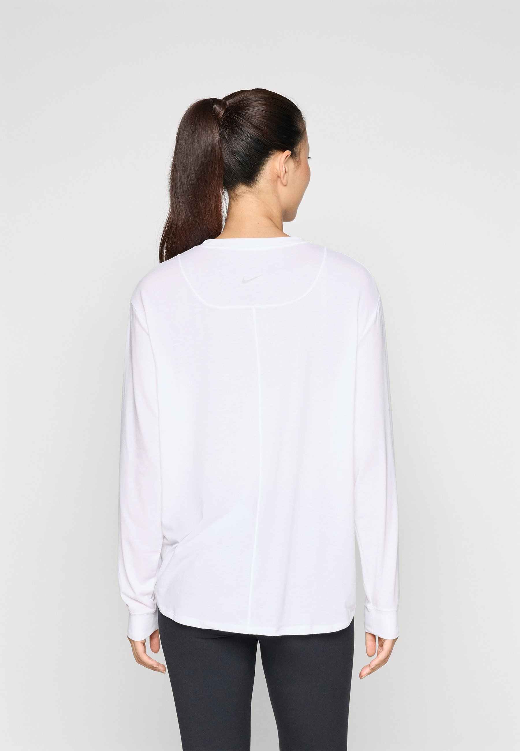 Nike Performance ONE RELAXED – Langarmshirt – Weiß