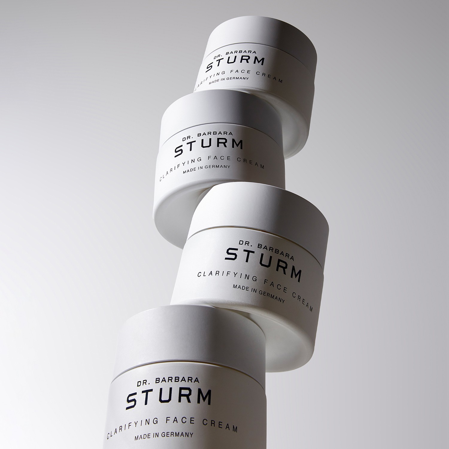 Dr. Barbara Sturm Omladzujúci rozjasňujúci krém na tvár – 50 ml