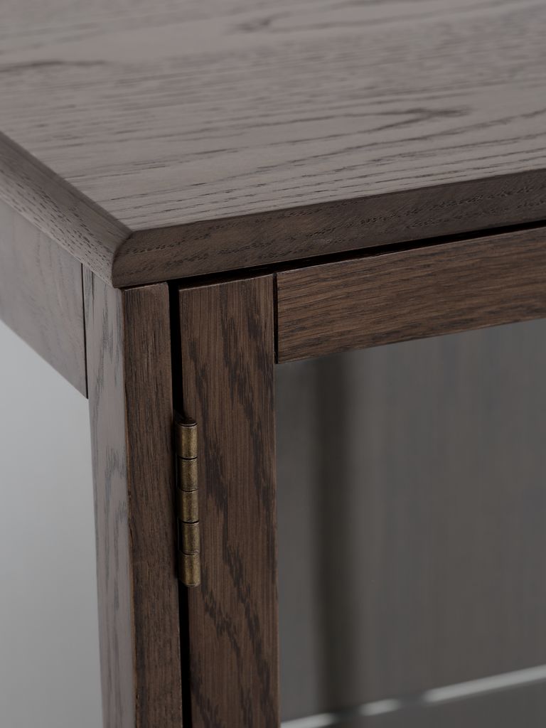 VESTERBY Vitrina VESTERBY niska, 2 vrata, tamni hrast