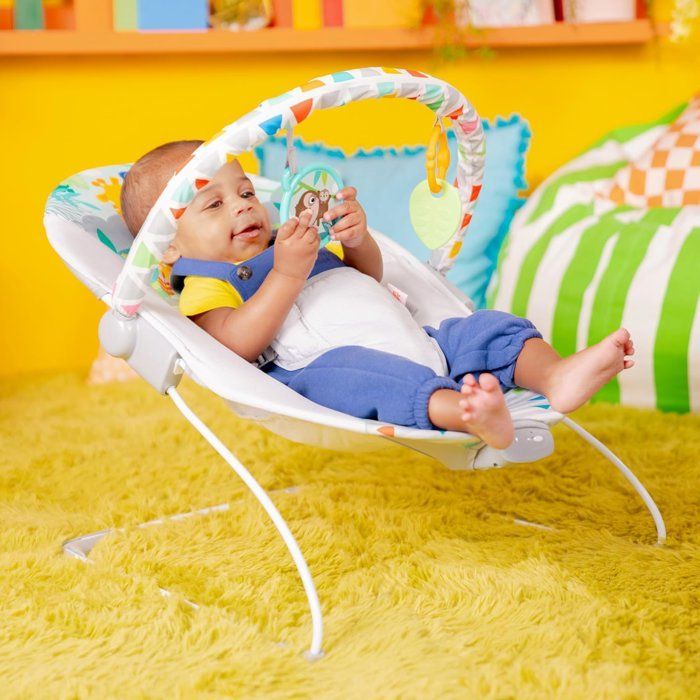 Sdraietta BRIGHT STARS Baby - Safari - Arco con giocattoli rimovibili per lo sviluppo, tra cui uno specchietto per bambini e un'imbracatura a 3 punti.