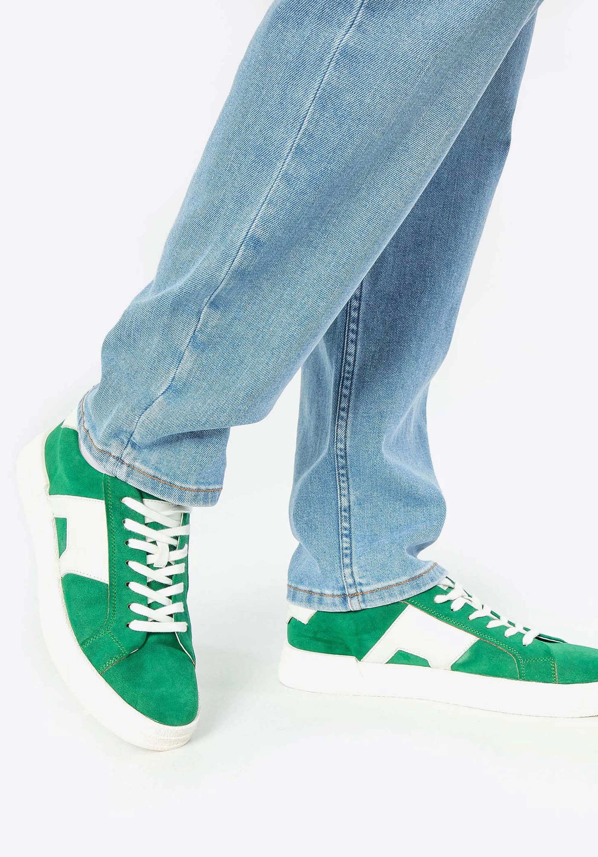 Męskie sneakersy z kontrastową podeszwą zielone