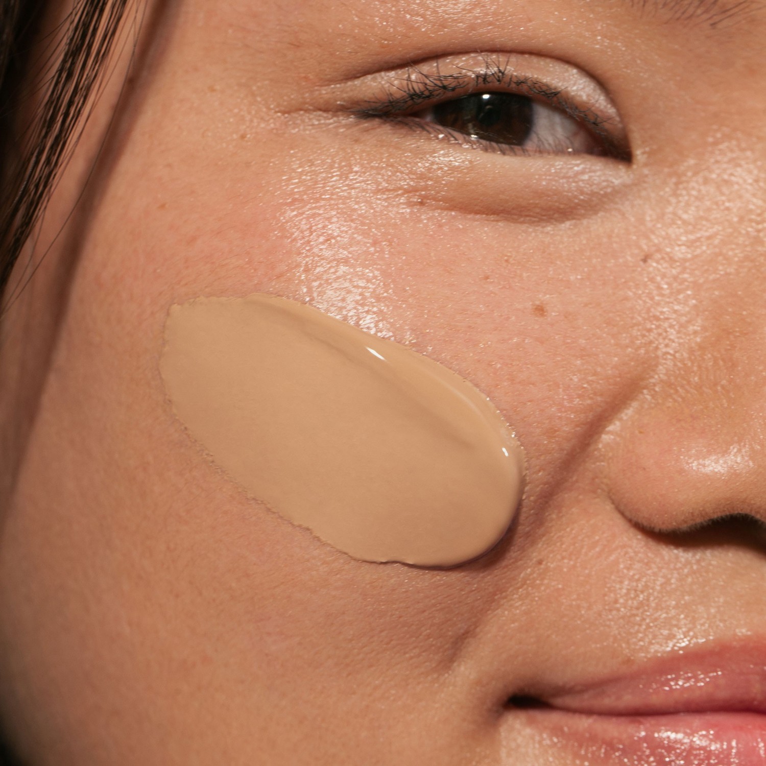MÁDARA Foundation SKINONYM Semi-Matte Peptide Foundation, br. 15 STONE - 30 ml