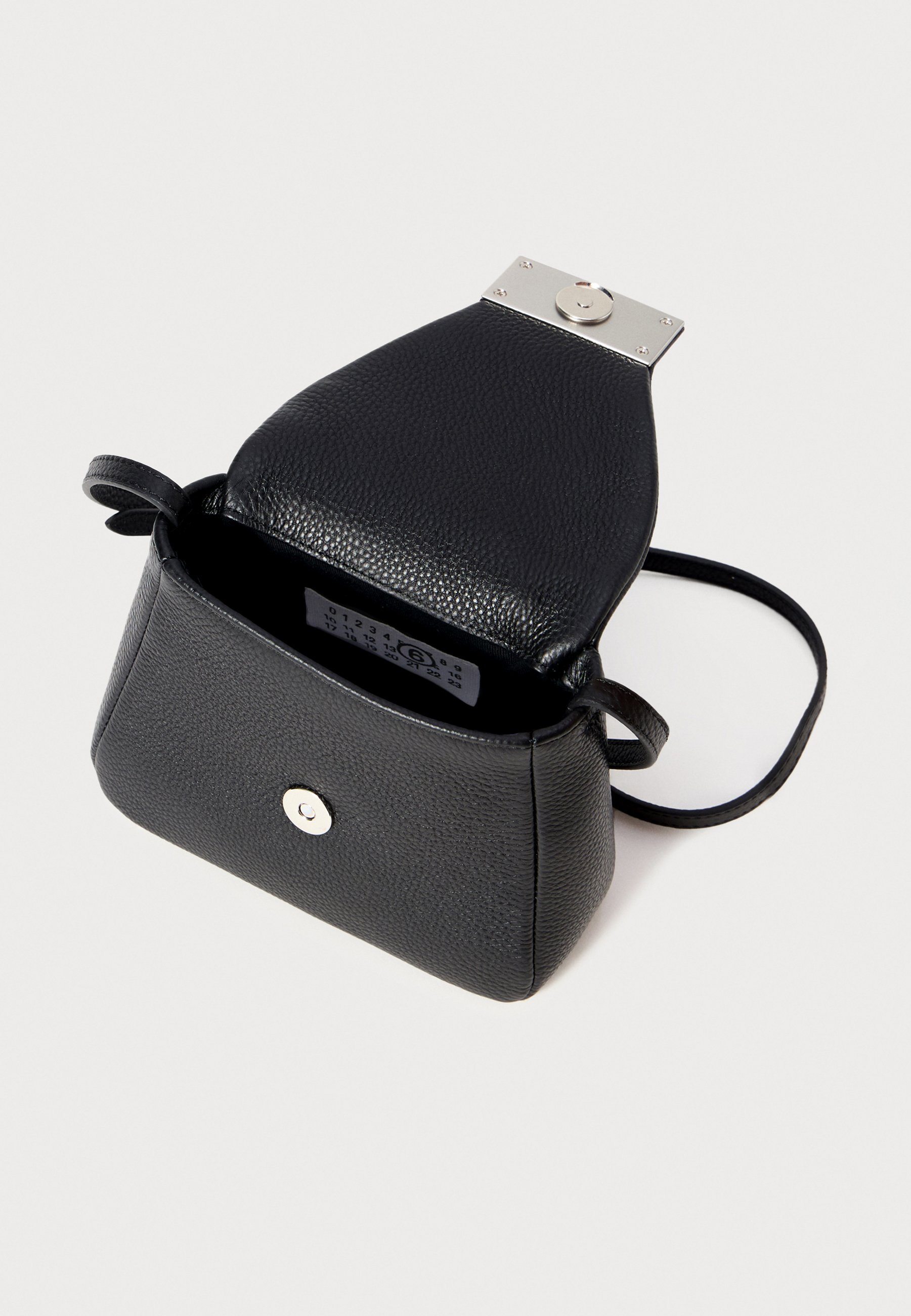 MM6 Maison Margiela NUMERIC CROSSBODY UNISEX - Skulderveske - black
