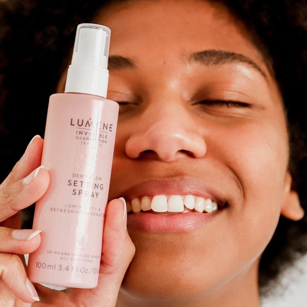 „Lumene“ fiksuojamasis purškiklis „LUMENE INVISIBLE LIGHTING“ – 100 ml