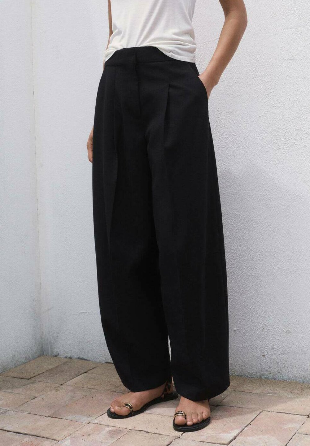 Mango PLEATED WIDE - Pantaloni - negru