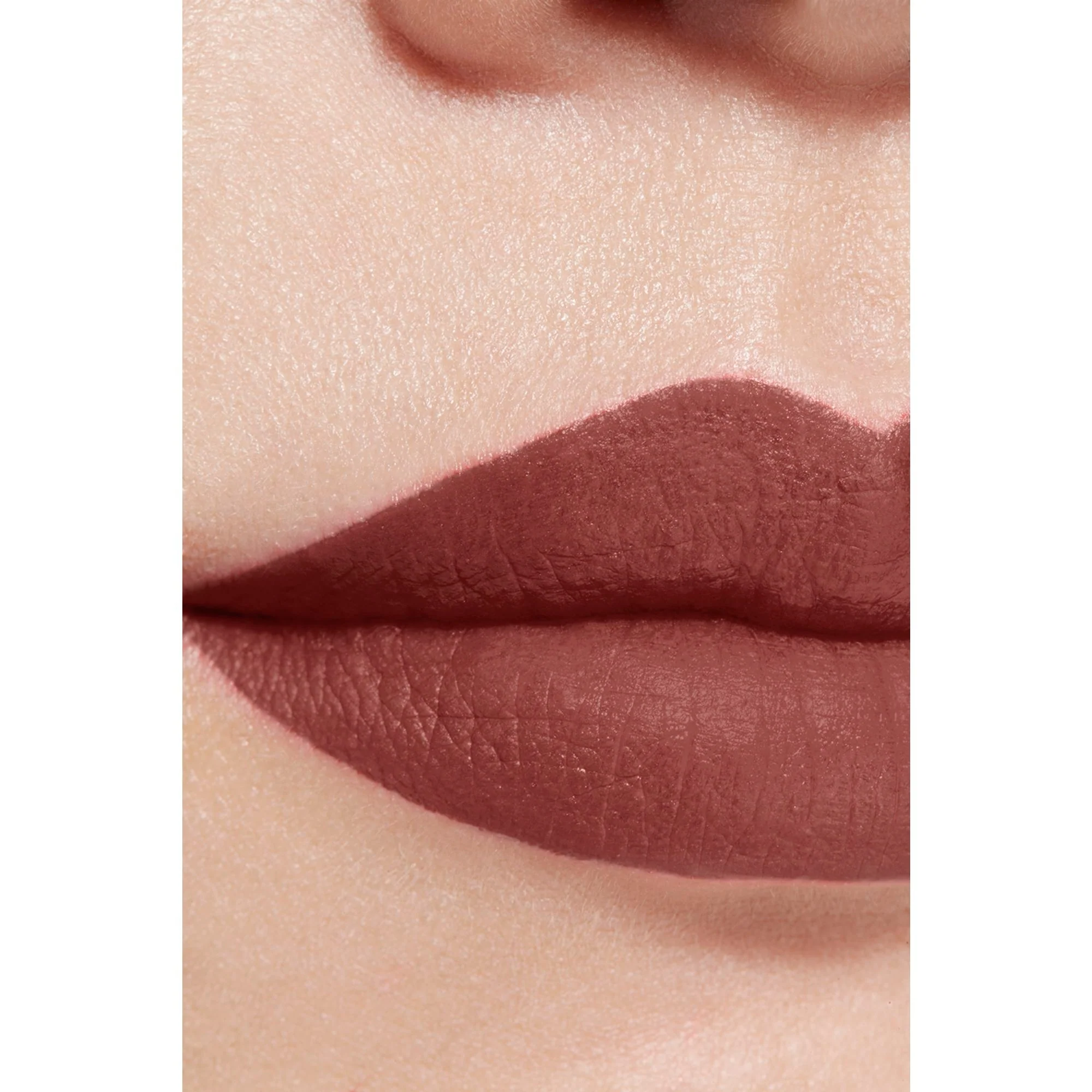 ROUGE ALLURE LIQUID VELVET - IL ROSSETTO FLUIDO OPACO INTENSO ULTRA-TENUTA