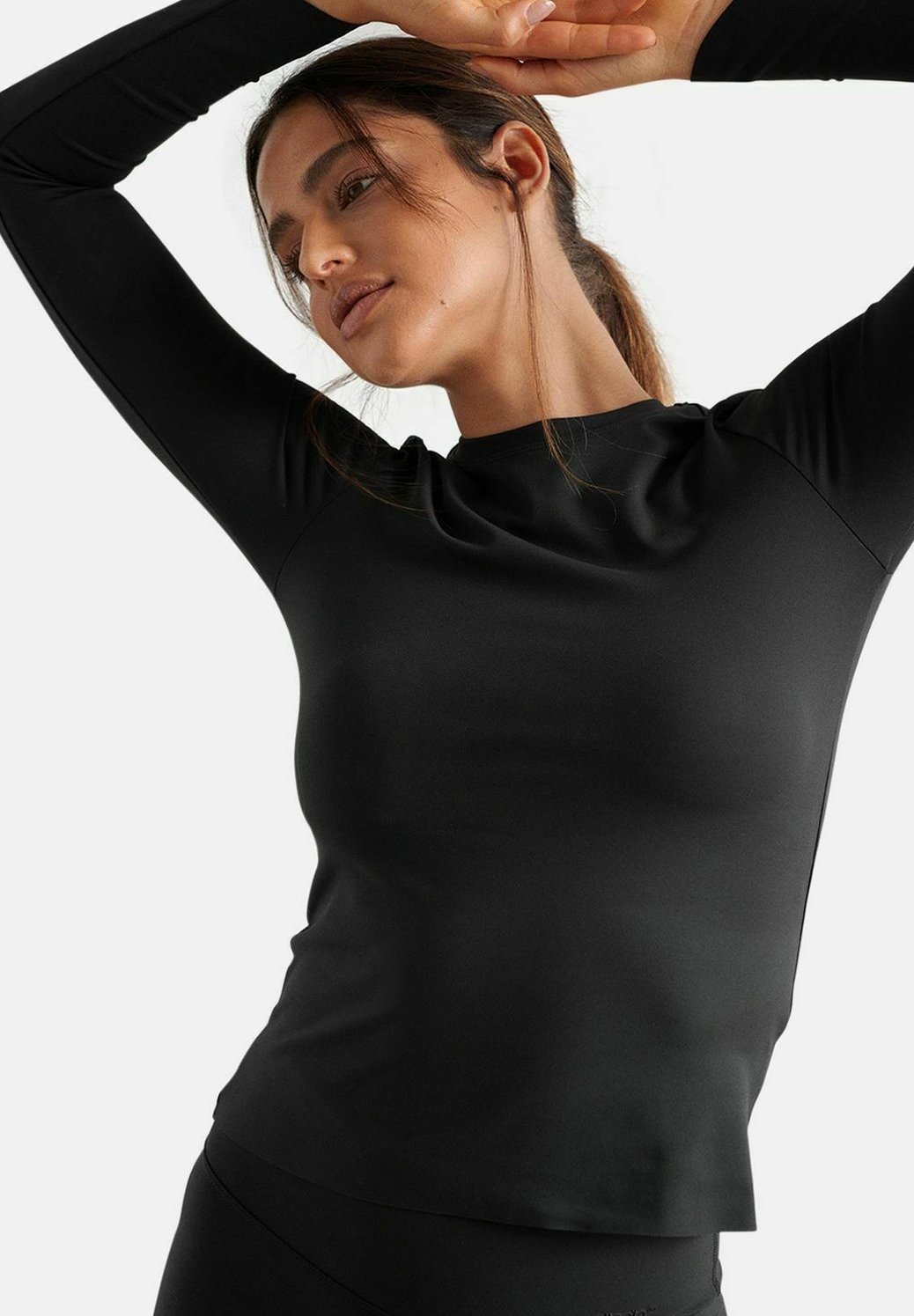 aim'n® SENSE CUTOUT BACK - Langarmshirt - Schwarz