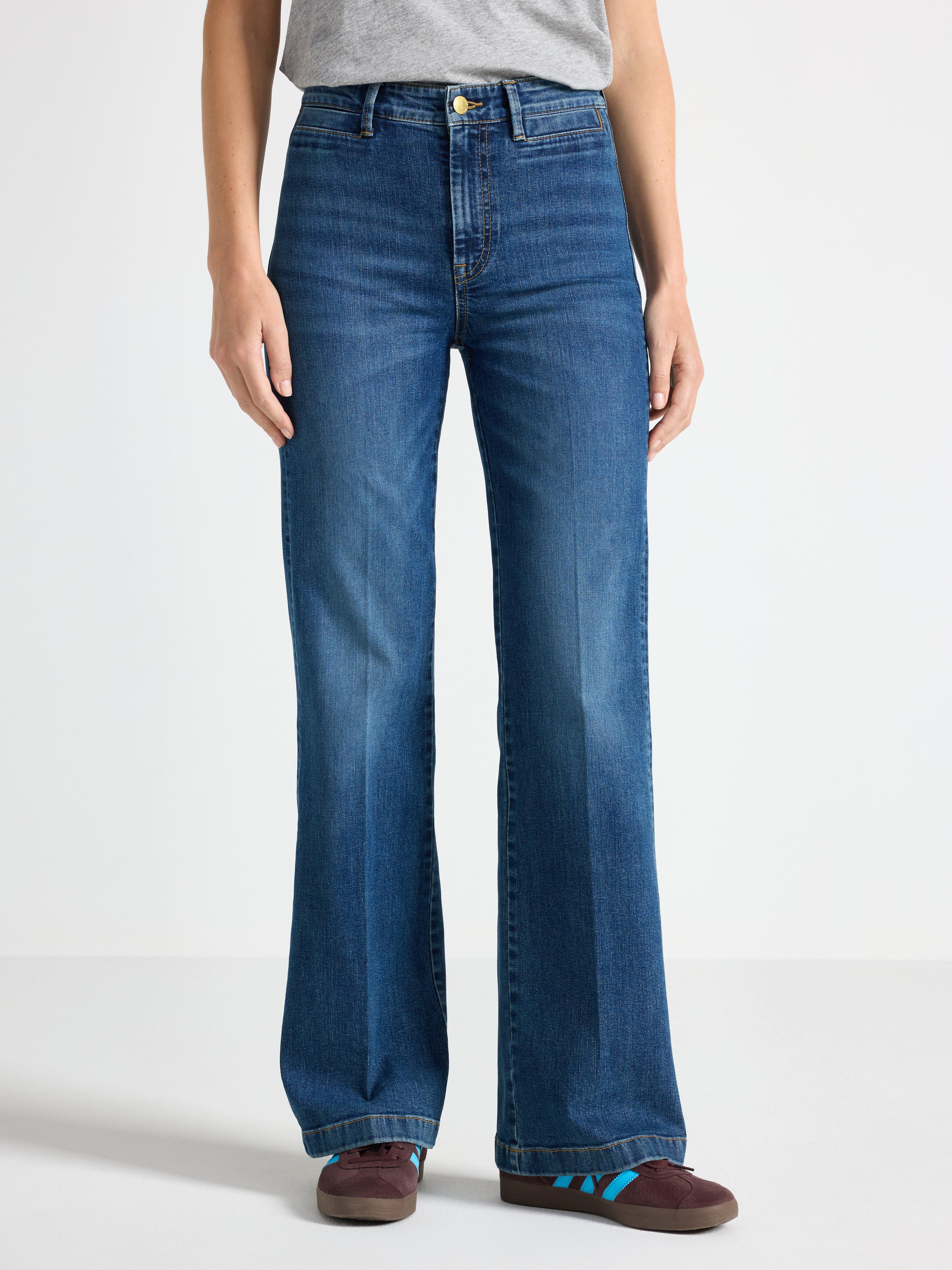 Vaqueros elásticos de pierna ancha, denim medio.