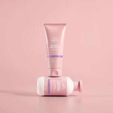 Wella Professionals Invigo Blonde Recharge šampūns - violets šampūns blondiem matiem spīduma uzlabošanai