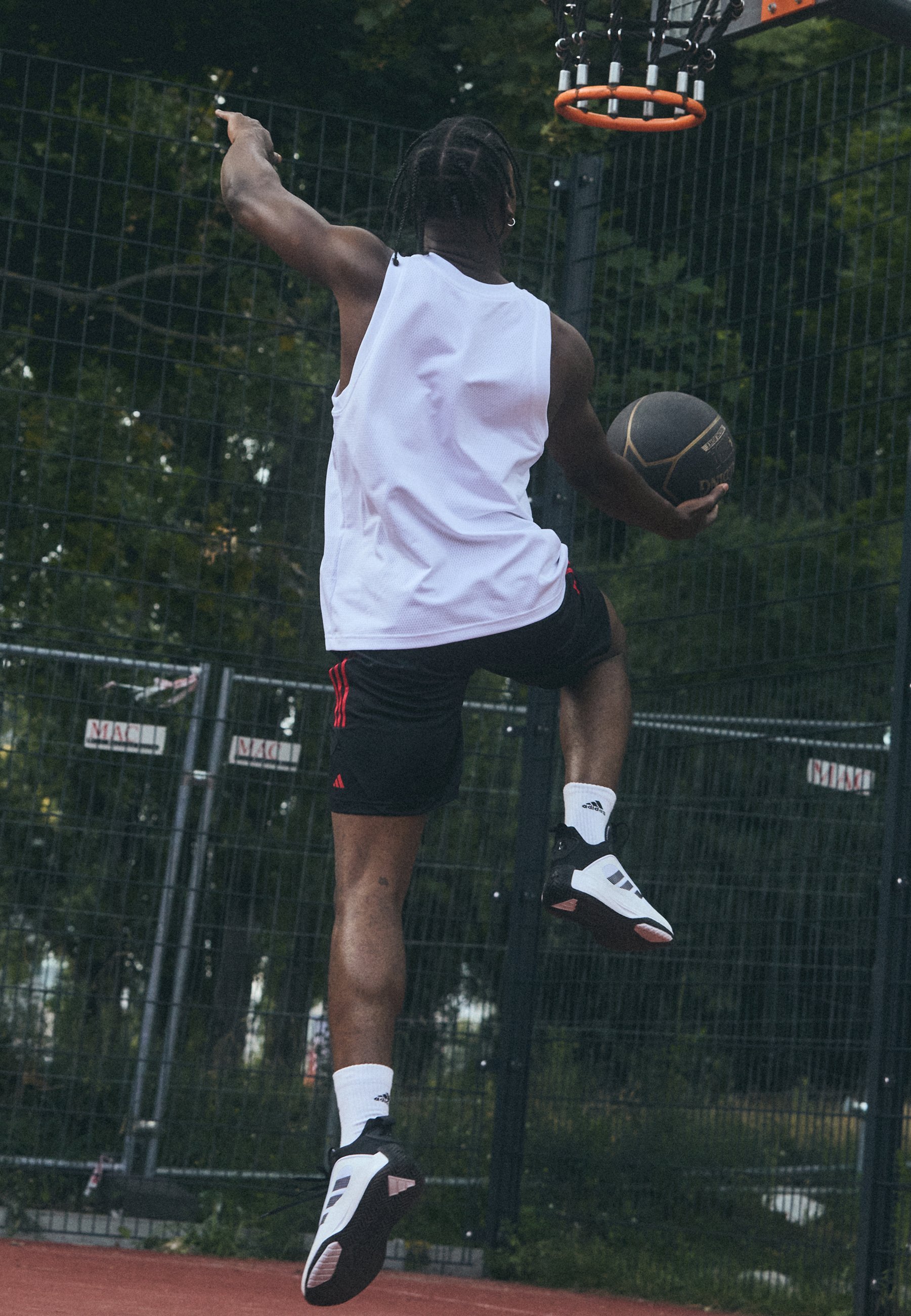 adidas Performance OWN THE GAME 3 - Basketbalové topánky - biela/čierna