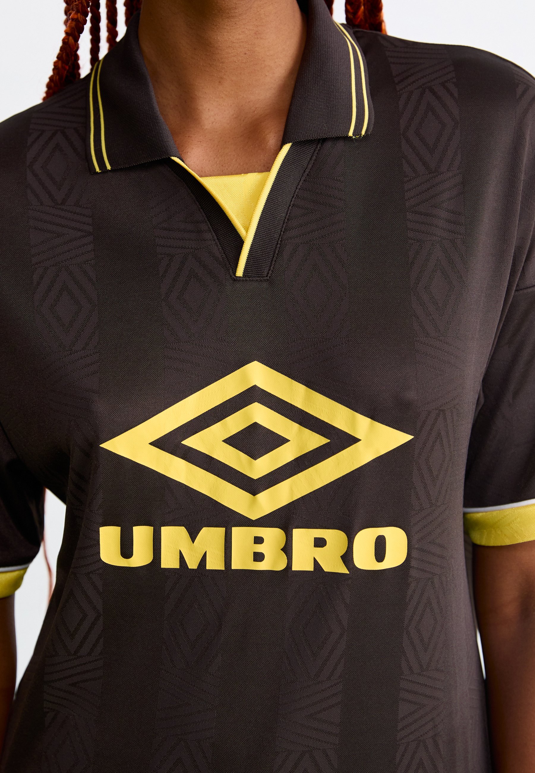 Polo Umbro BOXY FOOTBALL UNISEX - ganache/color oro crema/bianco brillante