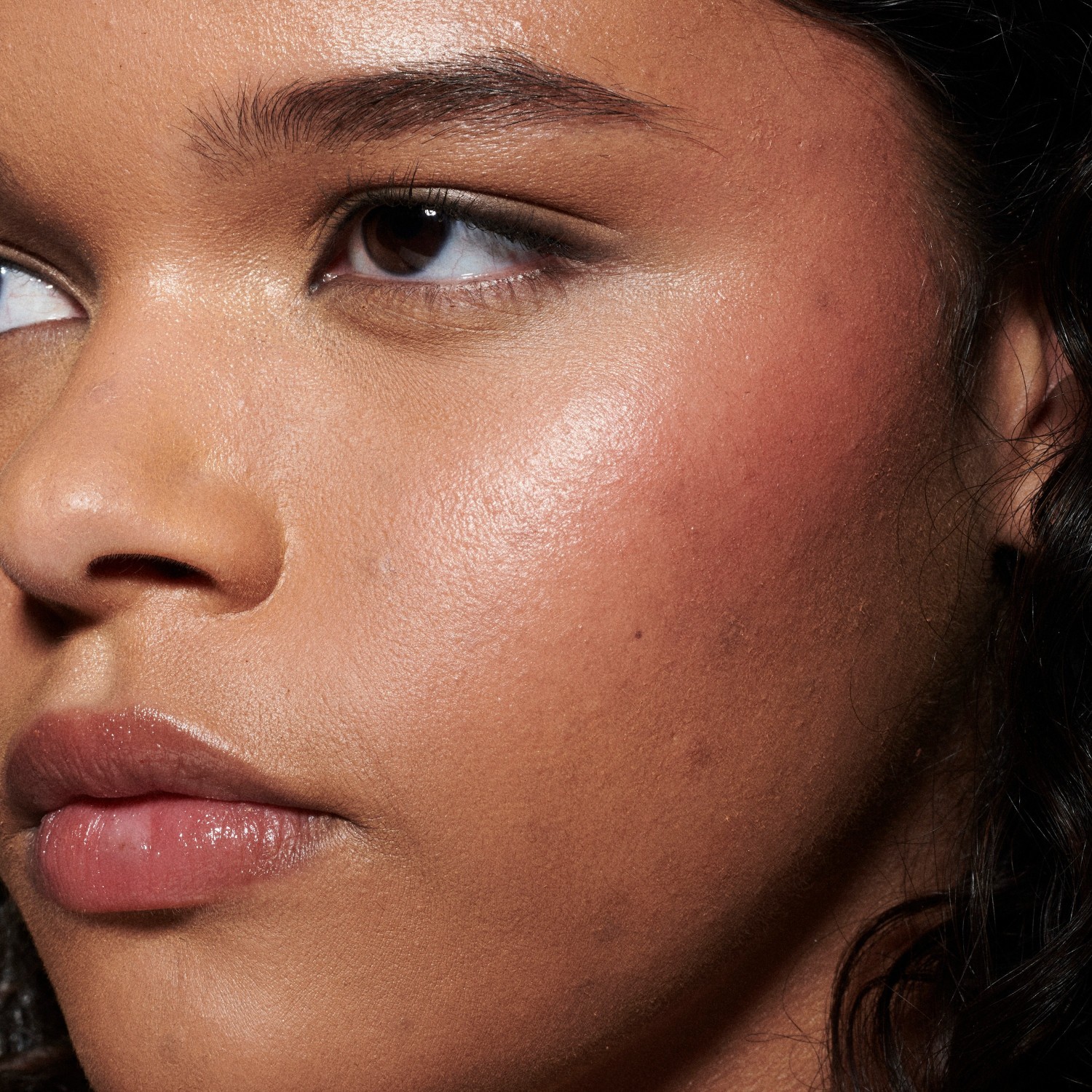 MAC Blush Strobe Strobe Beam šķidrais vaigu sārtums - 4,3 ml