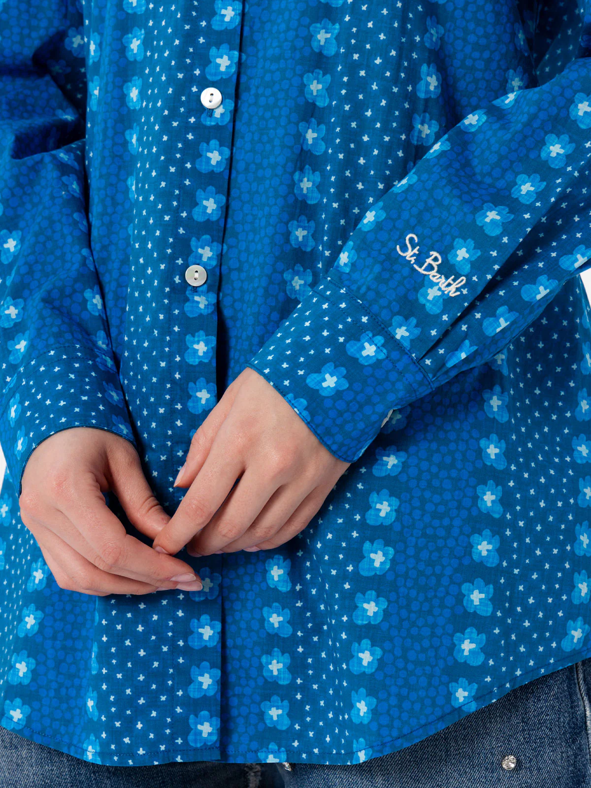 Brigitte katoenen damesblouse met indigo bloemenprint