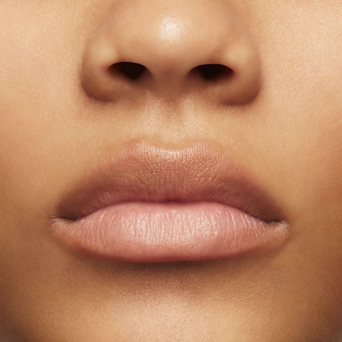 MAC lūpu balzams NOCTURNA Squirt Plumping Stick lūpu spīdums - 2,3 g