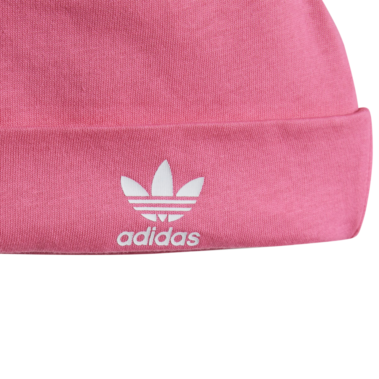 adidas-haalari ja pipo