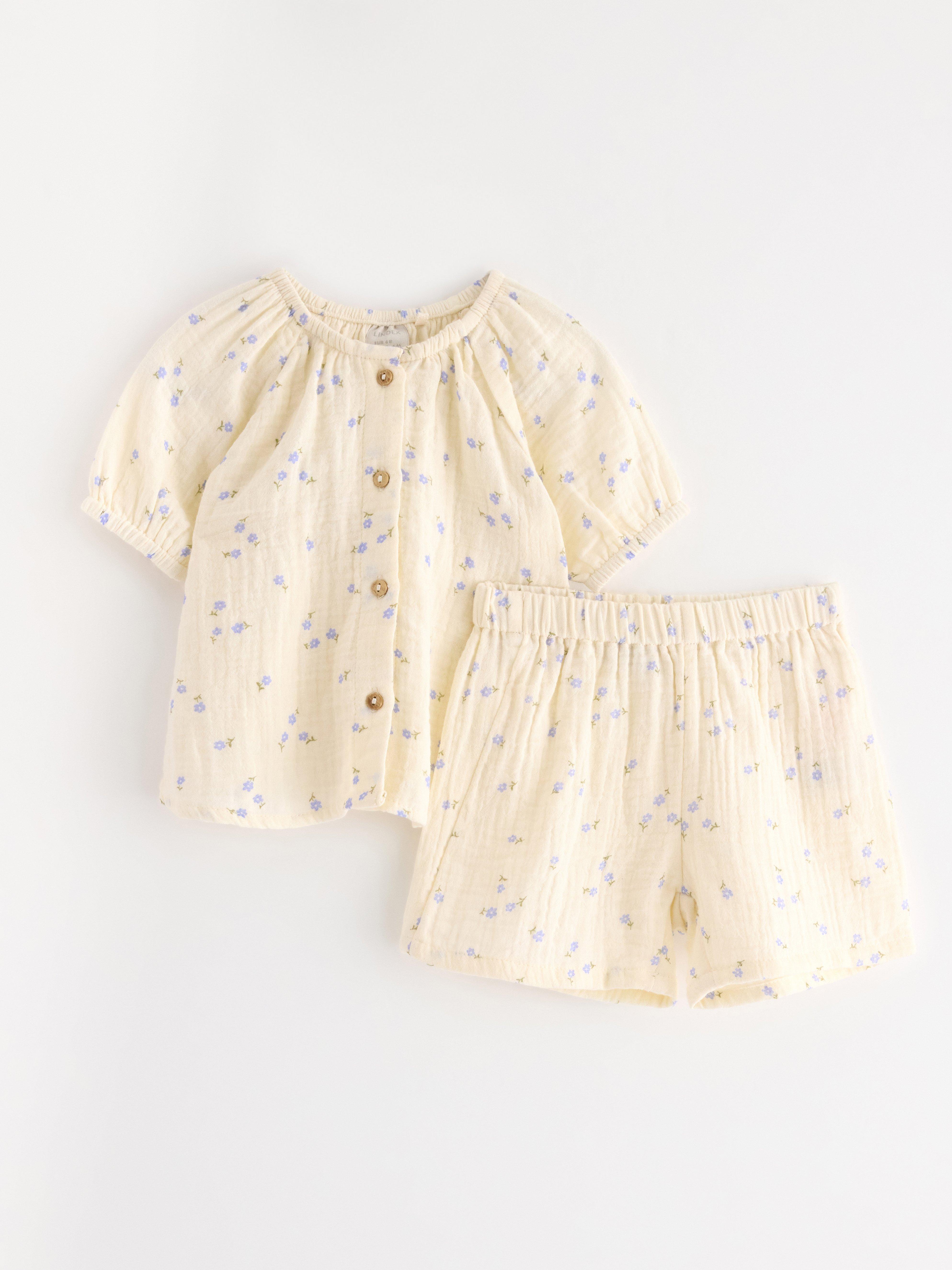 Sett - bluse og shorts Hvit