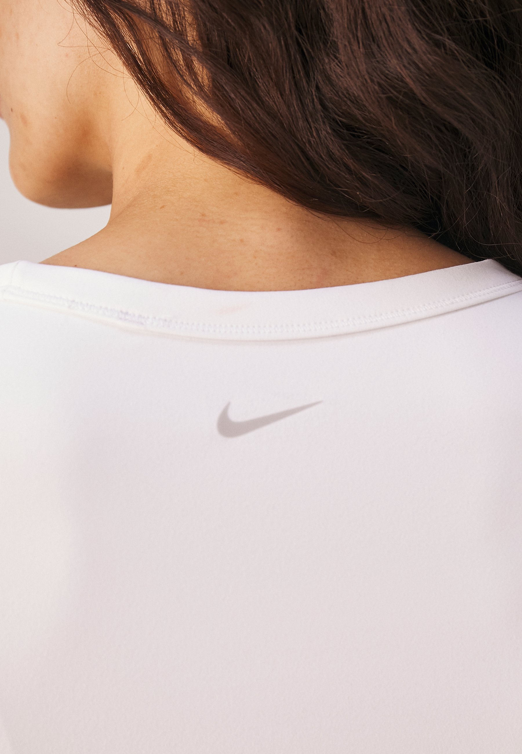 T-shirt de sport Nike Performance ONE FITTED TOP - blanc