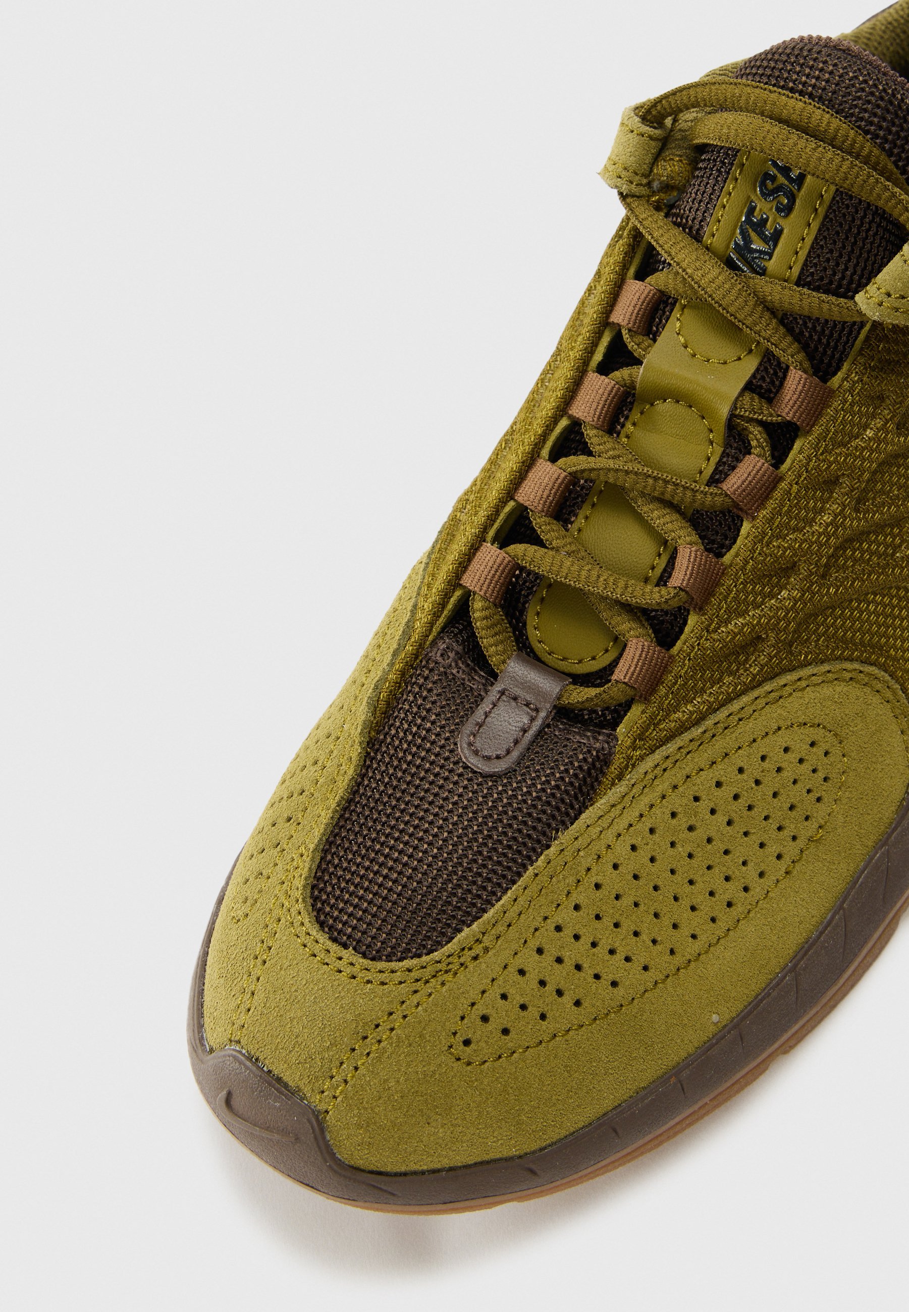 Nike SB VERTEBRAE UNISEX - Edzőcipő - olive flak/black/baroque brown/mosswood brown/gum medium brown