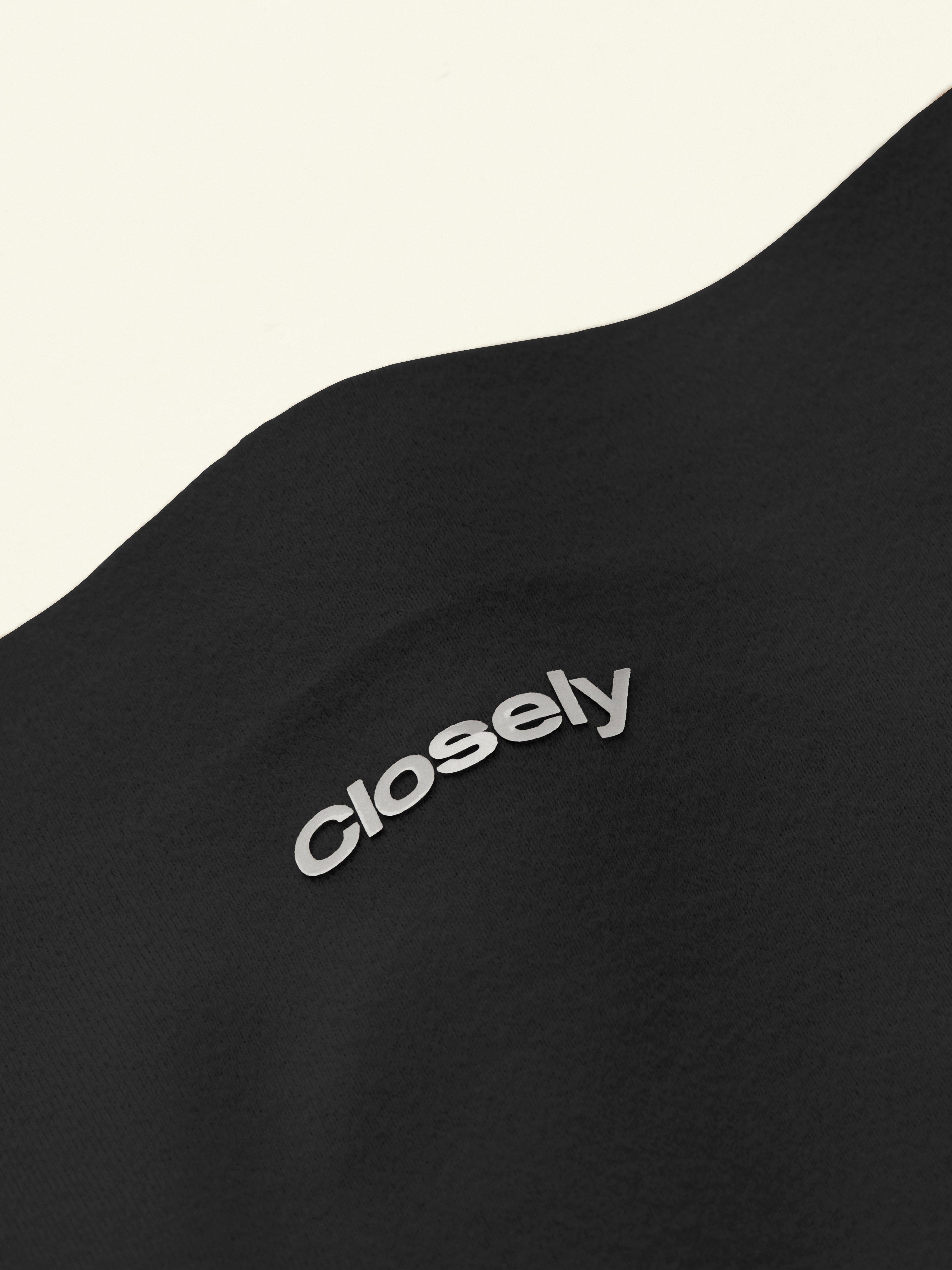 Frihetsstrengtrosaen – Closely Black