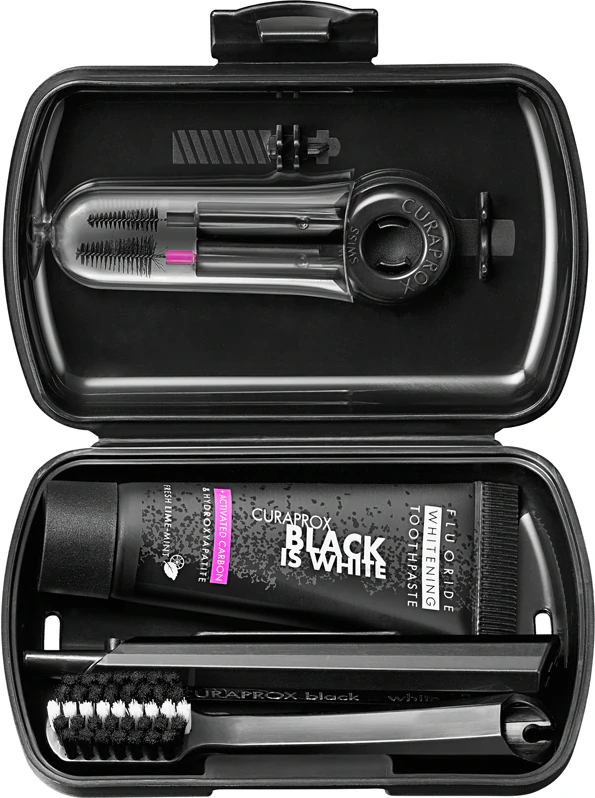 Kit de viagem Curaprox Black is White para dentes, língua e gengivas.