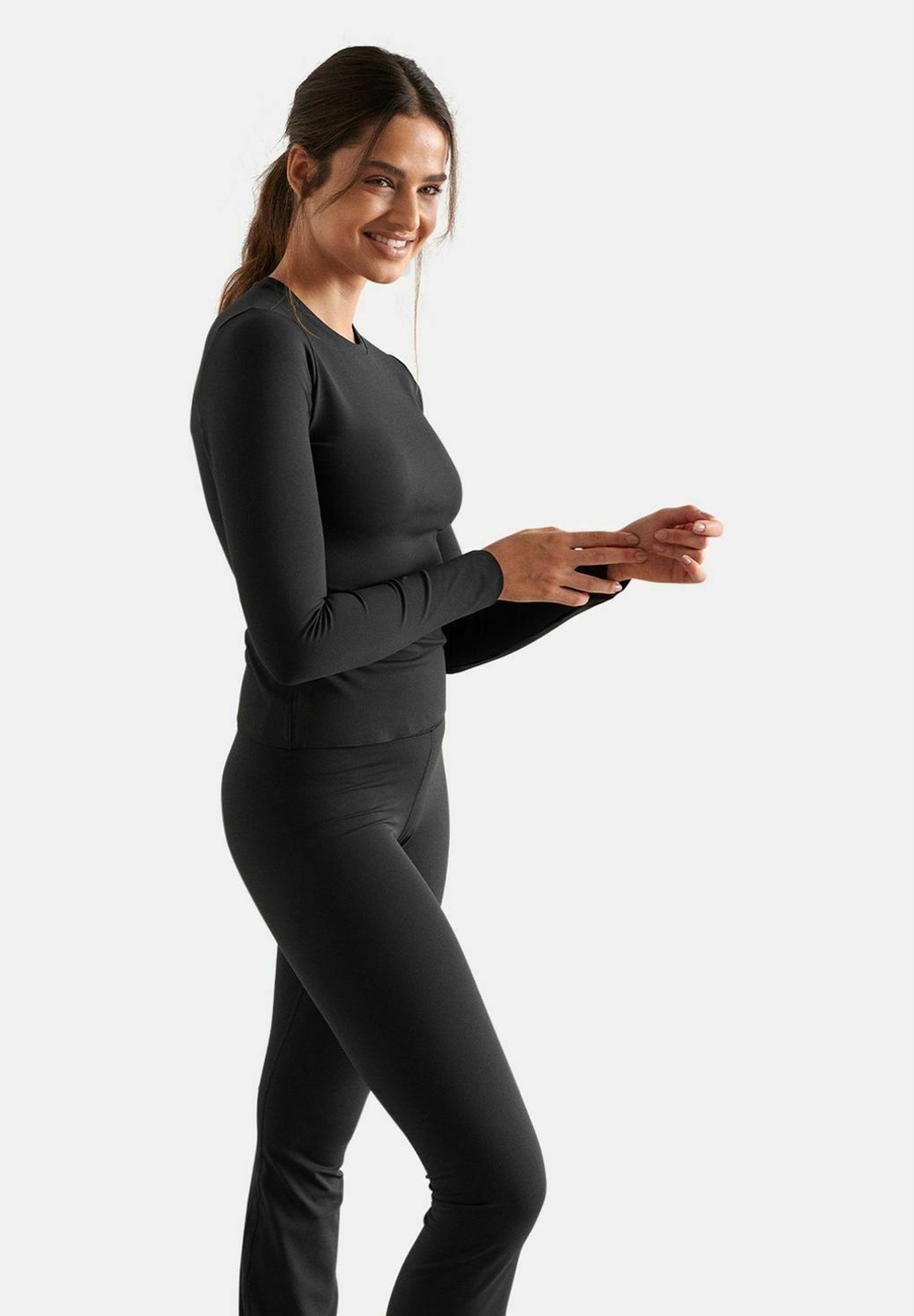 aim'n® SENSE CUTOUT BACK - Blusa de manga comprida - preta
