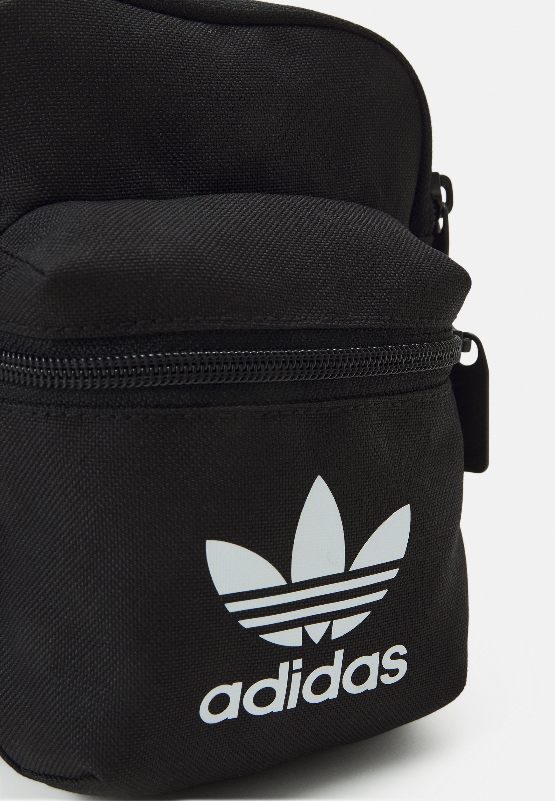 adidas Originals schouder- en crossbodytassen