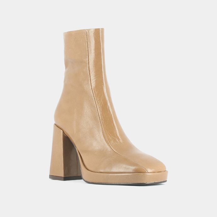 Bottines à talons hauts  en cuir brillant cannelle