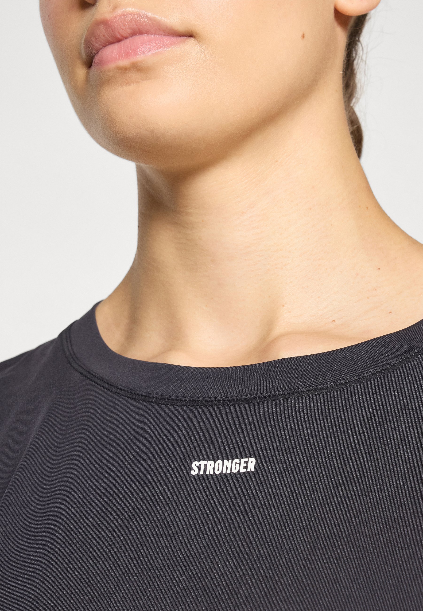 Stronger DROP - Basic T-shirt - zwart