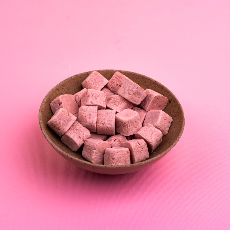 Mēs ēdam veselīgus čipsus, kas gatavoti no saldēti žāvētiem āboliem un ķiršiem ar kokosriekstu pienu. 100 g saldēti žāvētu augļu.