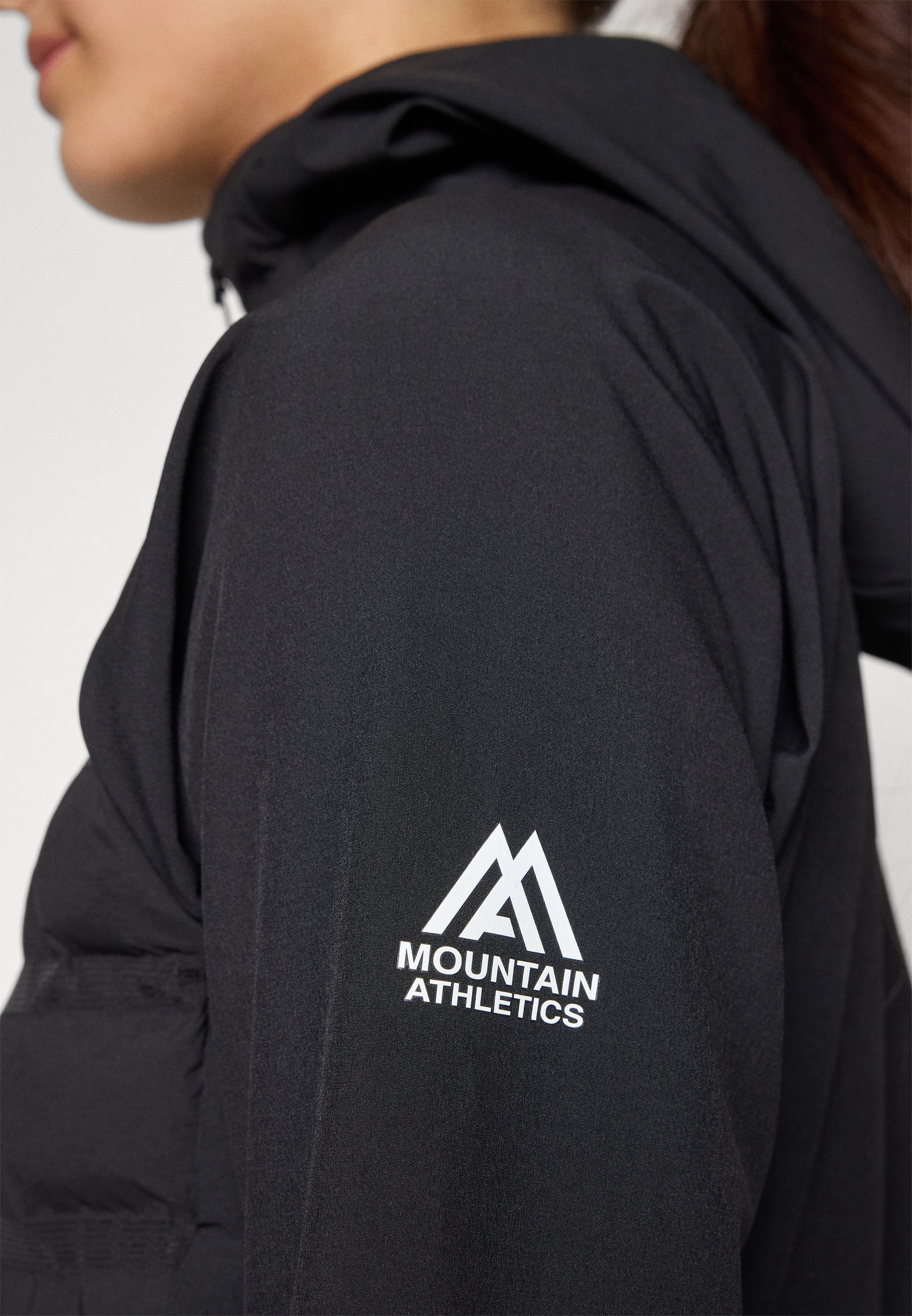 Jaqueta com capuz The North Face Mountain Athletics Cari - Jaqueta para atividades ao ar livre - preta