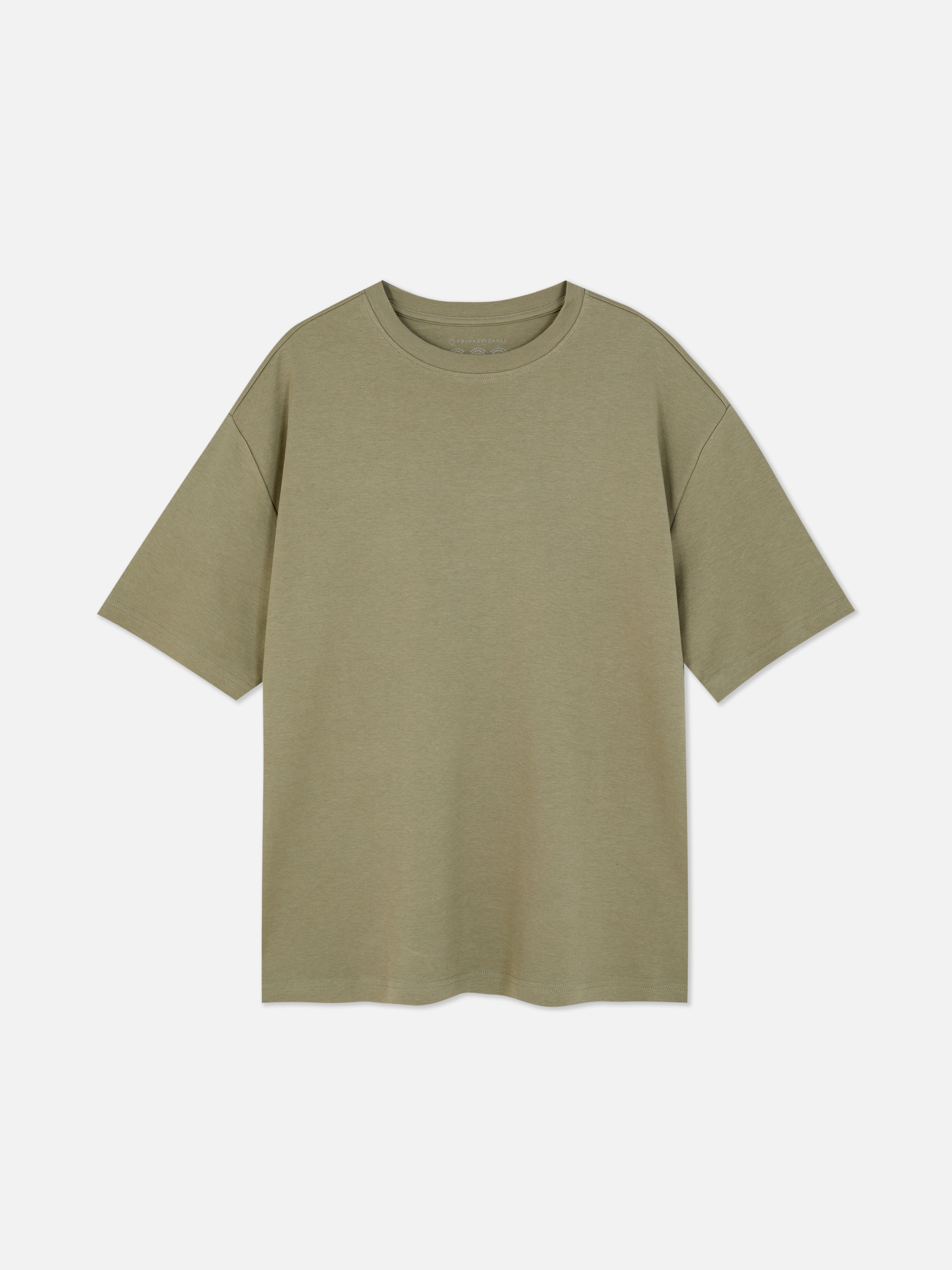 Tricou supradimensionat cu mânecă scurtă. E timpul să îmbrățișezi confortul și stilul cu tricoul nostru supradimensionat.