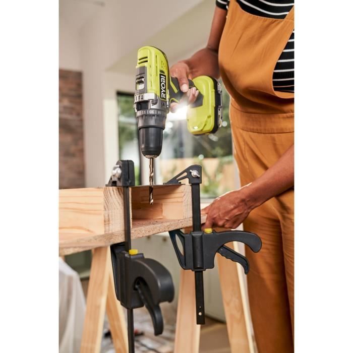RYOBI - Perceuse à percussion 18V ONE+ - 50 Nm - 500-1800 tr/min + batterie 4,0 Ah, chargeur 2,0 A, sac - R18PD3-140SA