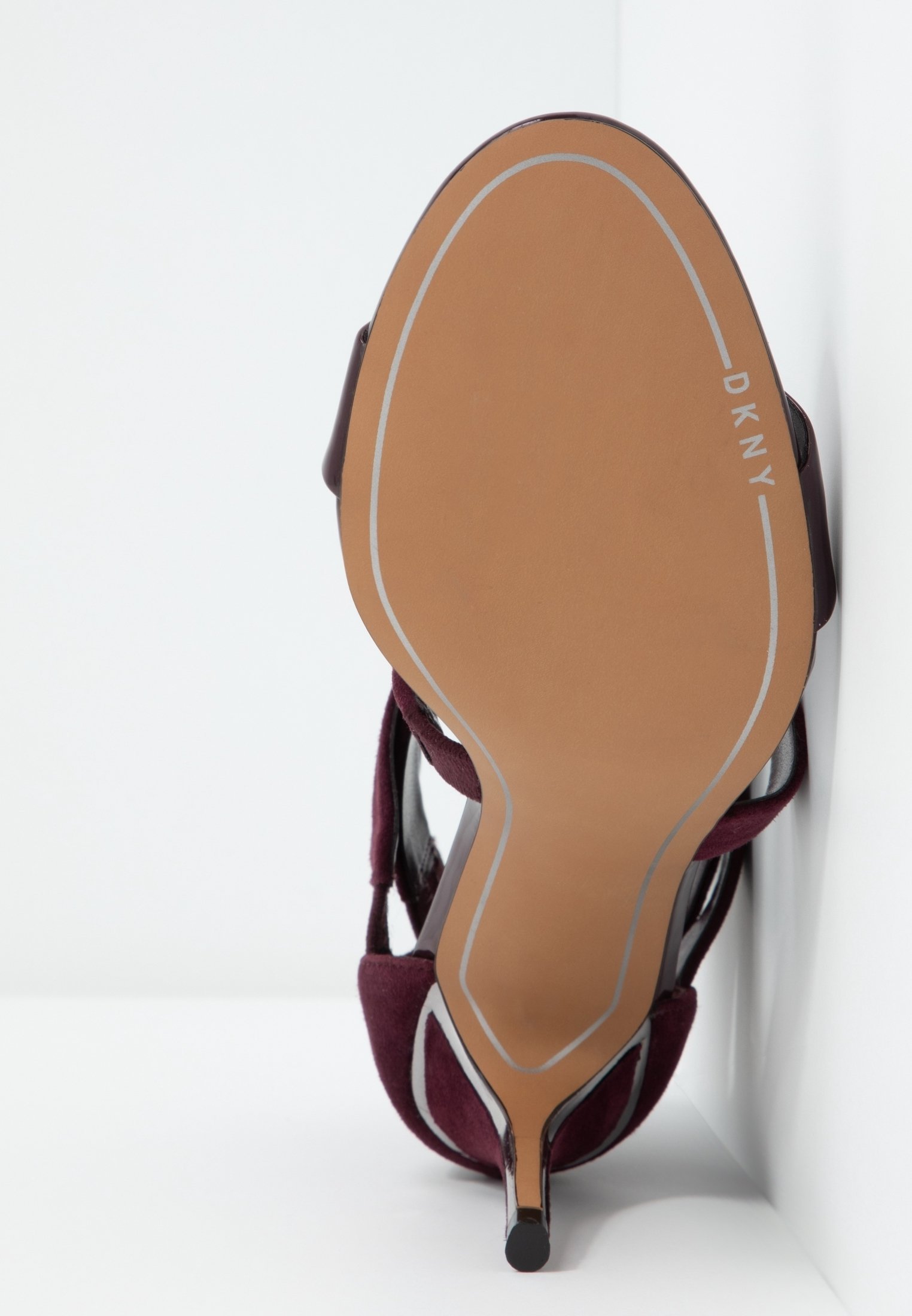 Sandálias de salto alto DKNY - bordô
