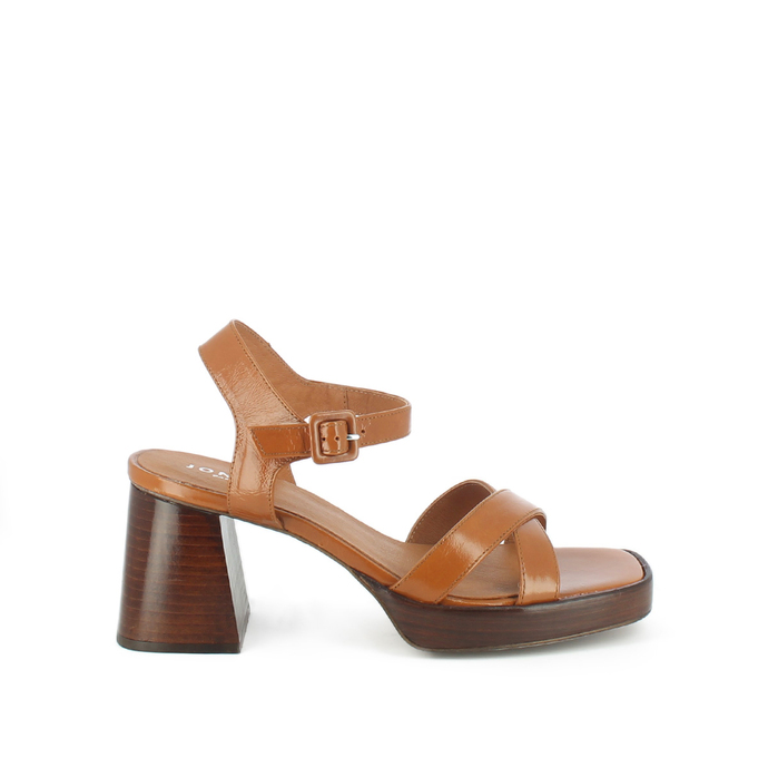 Sandales à brides croisées et talons épais  en cuir brillant whisky