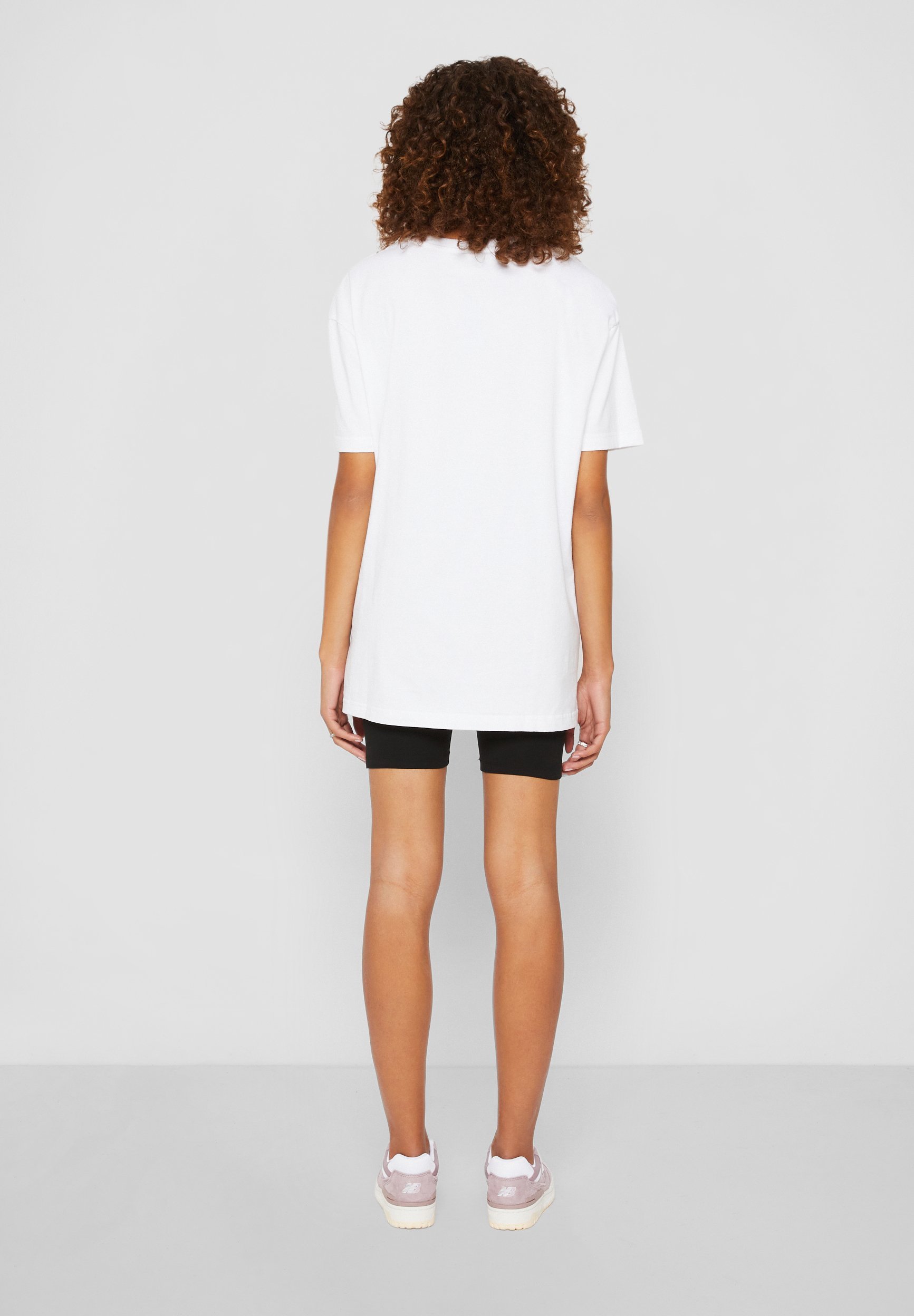 T-shirt basic Urban Classics BOYFRIEND TEE - bianca