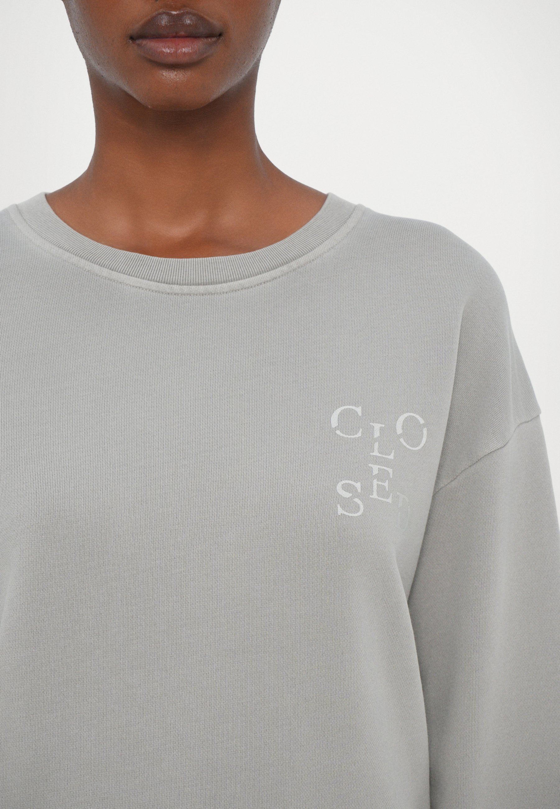 CLOSED PRINTED - Genser - dark grey